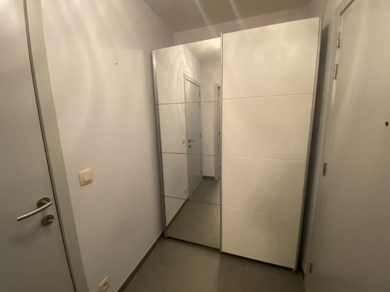 Gelijkvloers appartement met voor- en achtertuin en garage foto 2