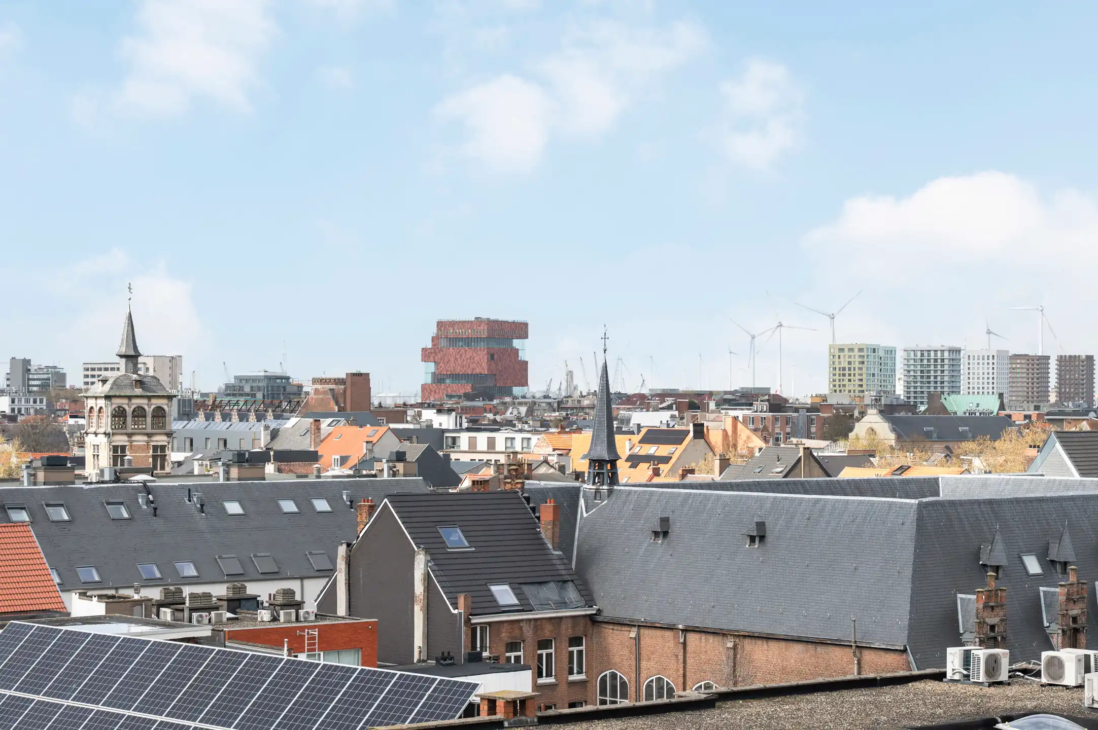 Instapklare studio met uitzicht & balkon in centrum foto {{pictureIndex}}