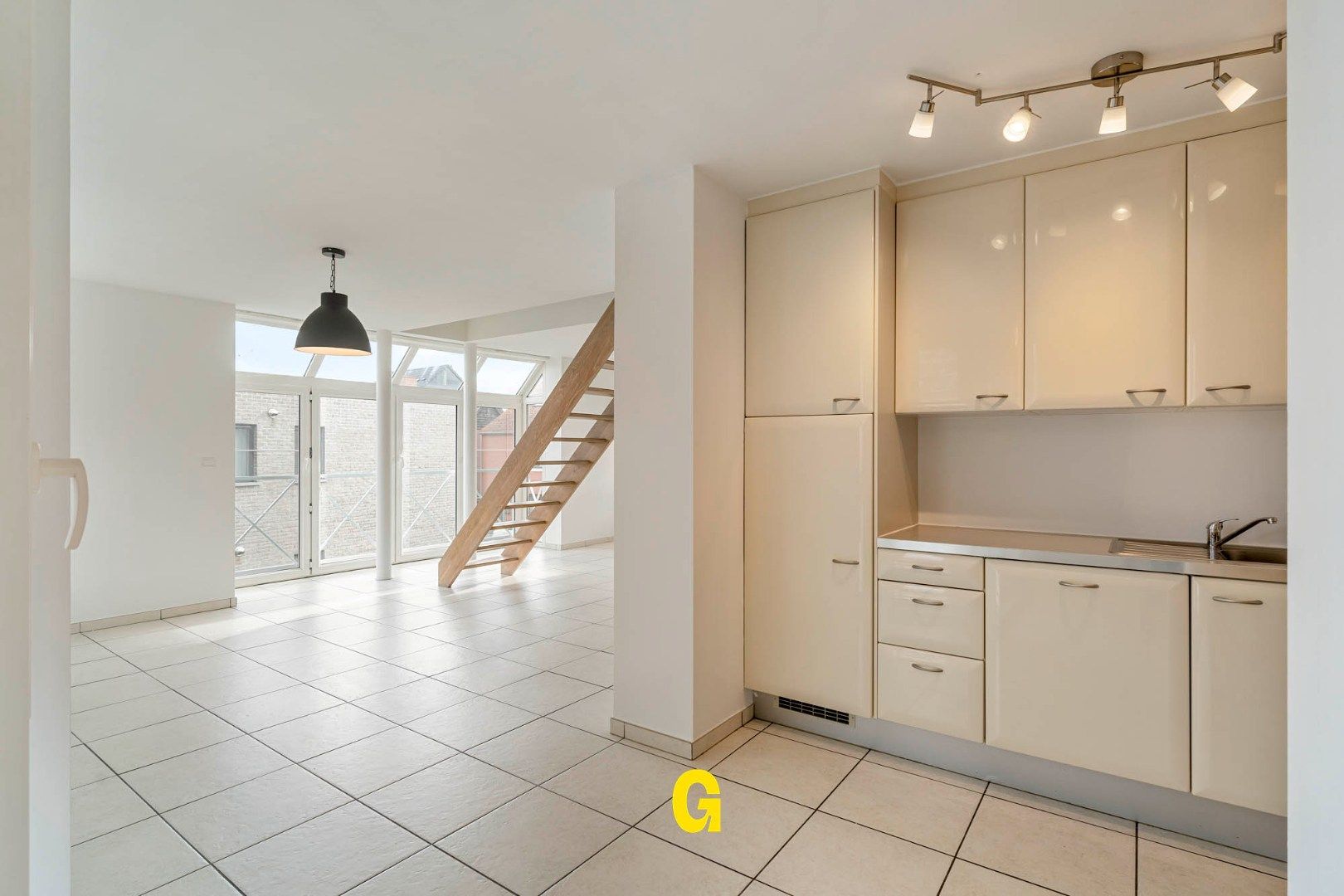 Aangenaam duplexappartement met drie slaapkamers, autostandplaats en kelderberging foto {{pictureIndex}}