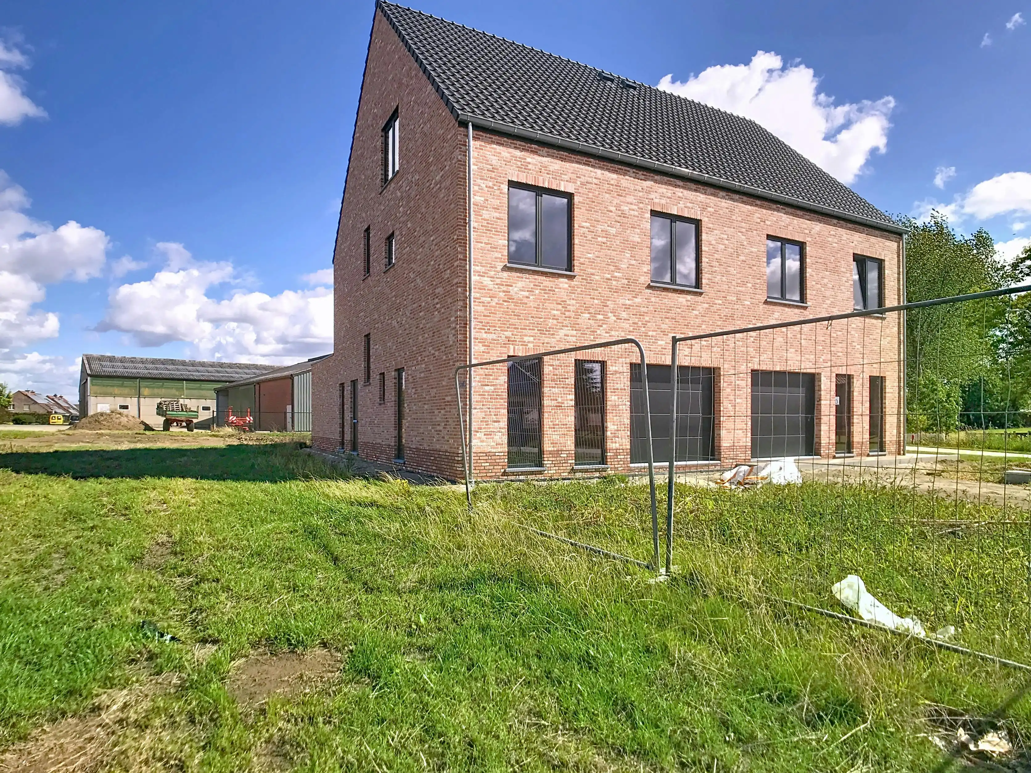 Casco halfopen bebouwing met 5 tot 7 slaapkamers te Kruibeke foto 2