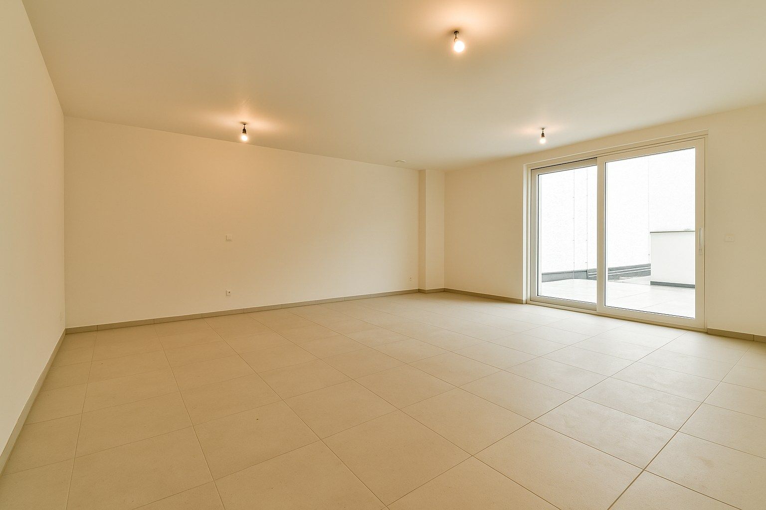 Gelijkvloerse appartement te huur in centrum Torhout! foto 2