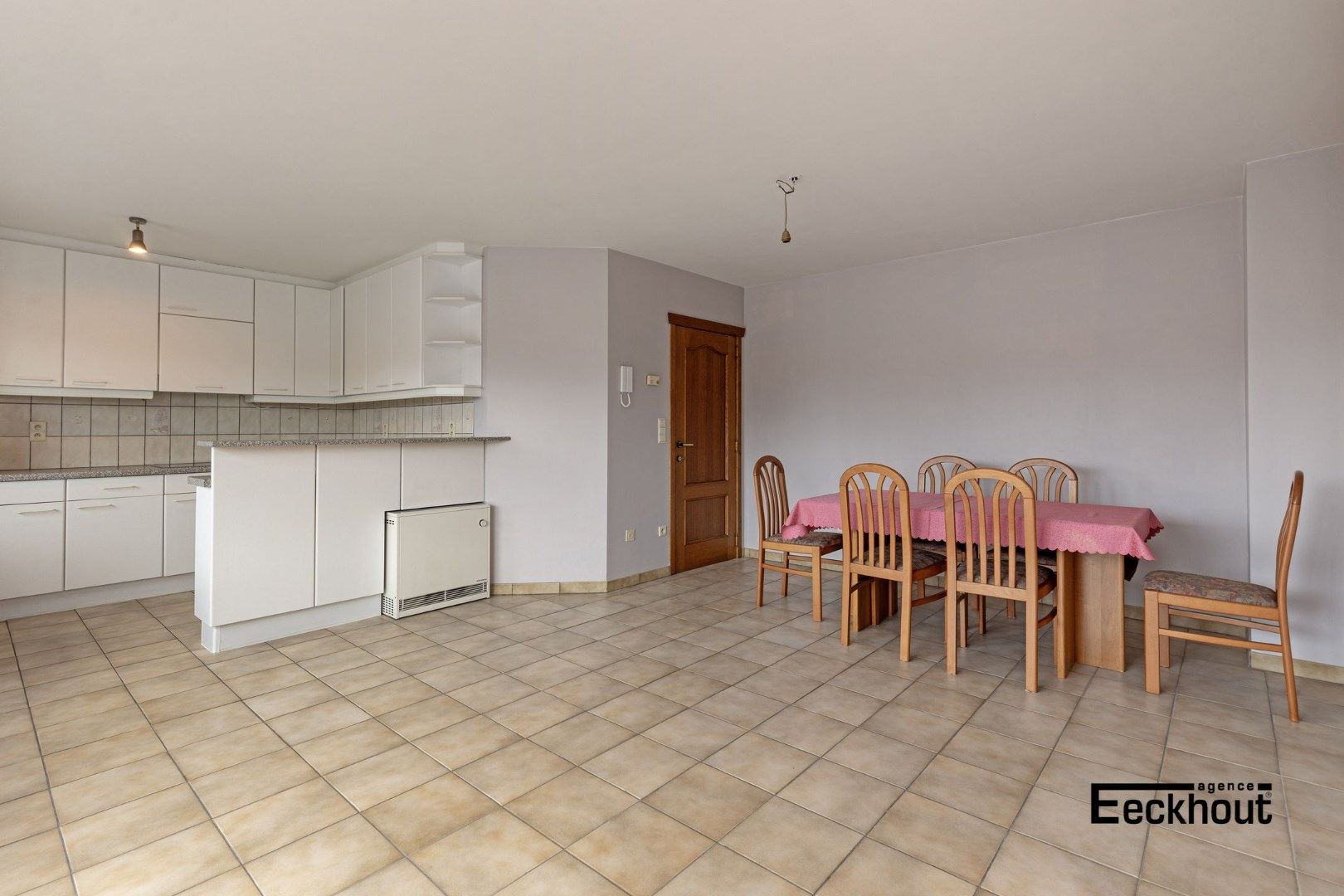 Ruime bel-étage woning met open zicht op de duinen te Bredene! foto 11