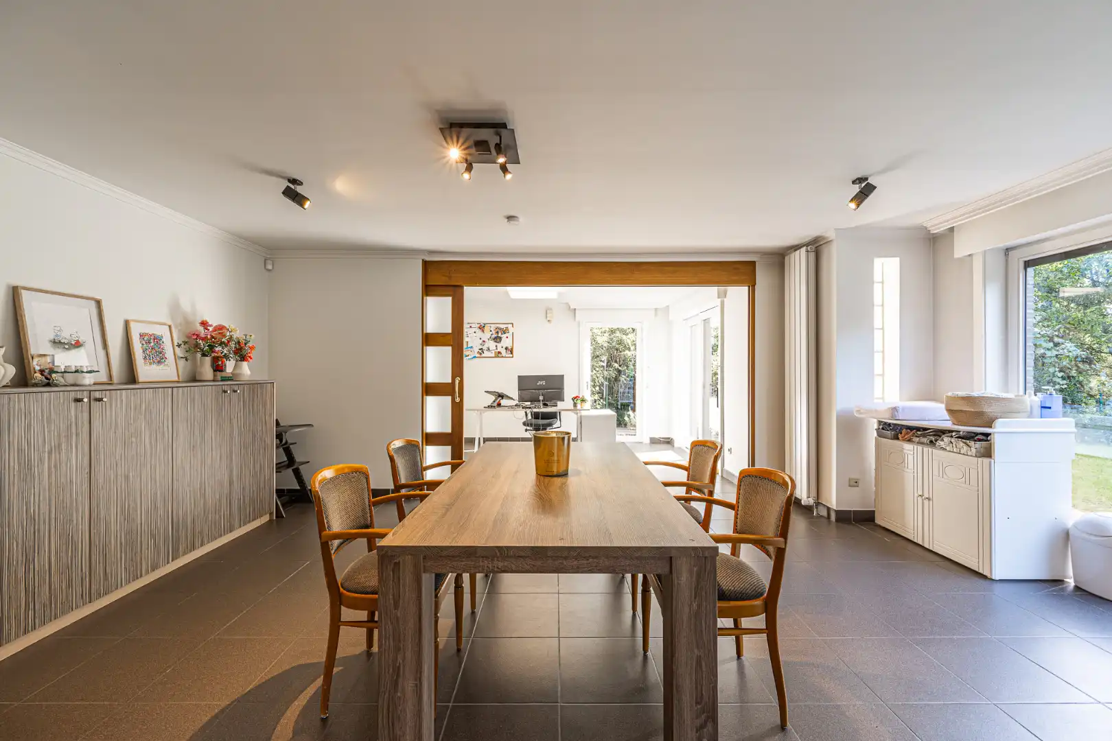 Open woning met 5 slaapkamers en polyvalente ruimte/handelsruimte op een rustige ligging in Hulste foto 8