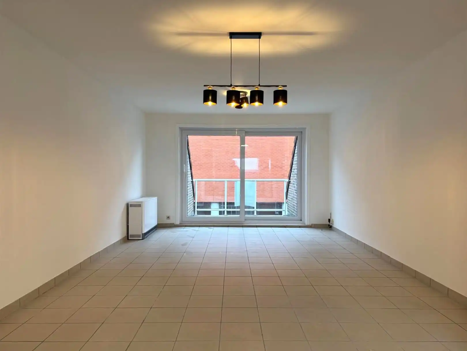 Ongemeubeld duplex appartement met 2 slaapkamers foto {{pictureIndex}}