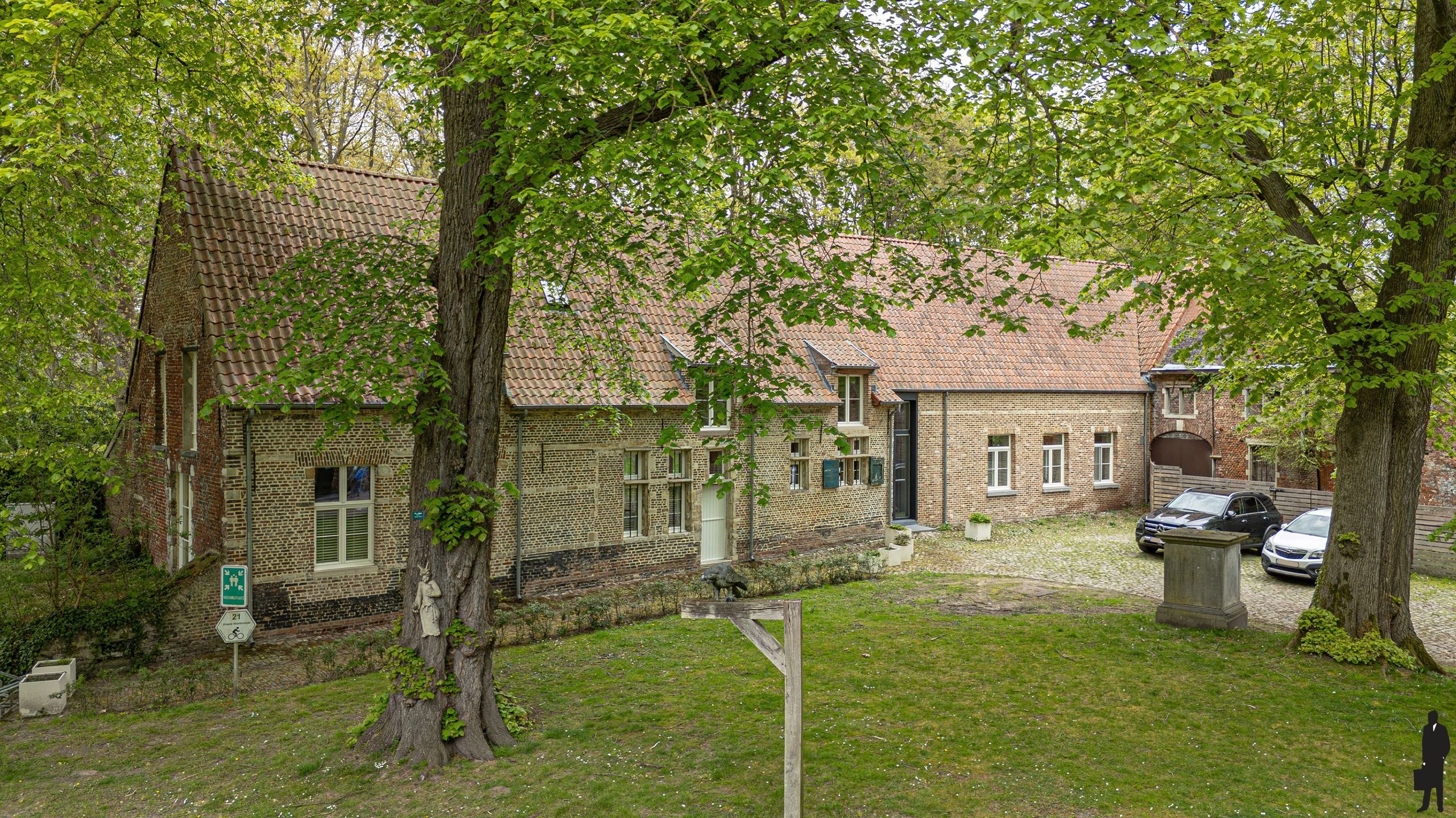 Uitzonderlijk kasteelhoeve in het park van Kasteel Wissekerke. foto 70