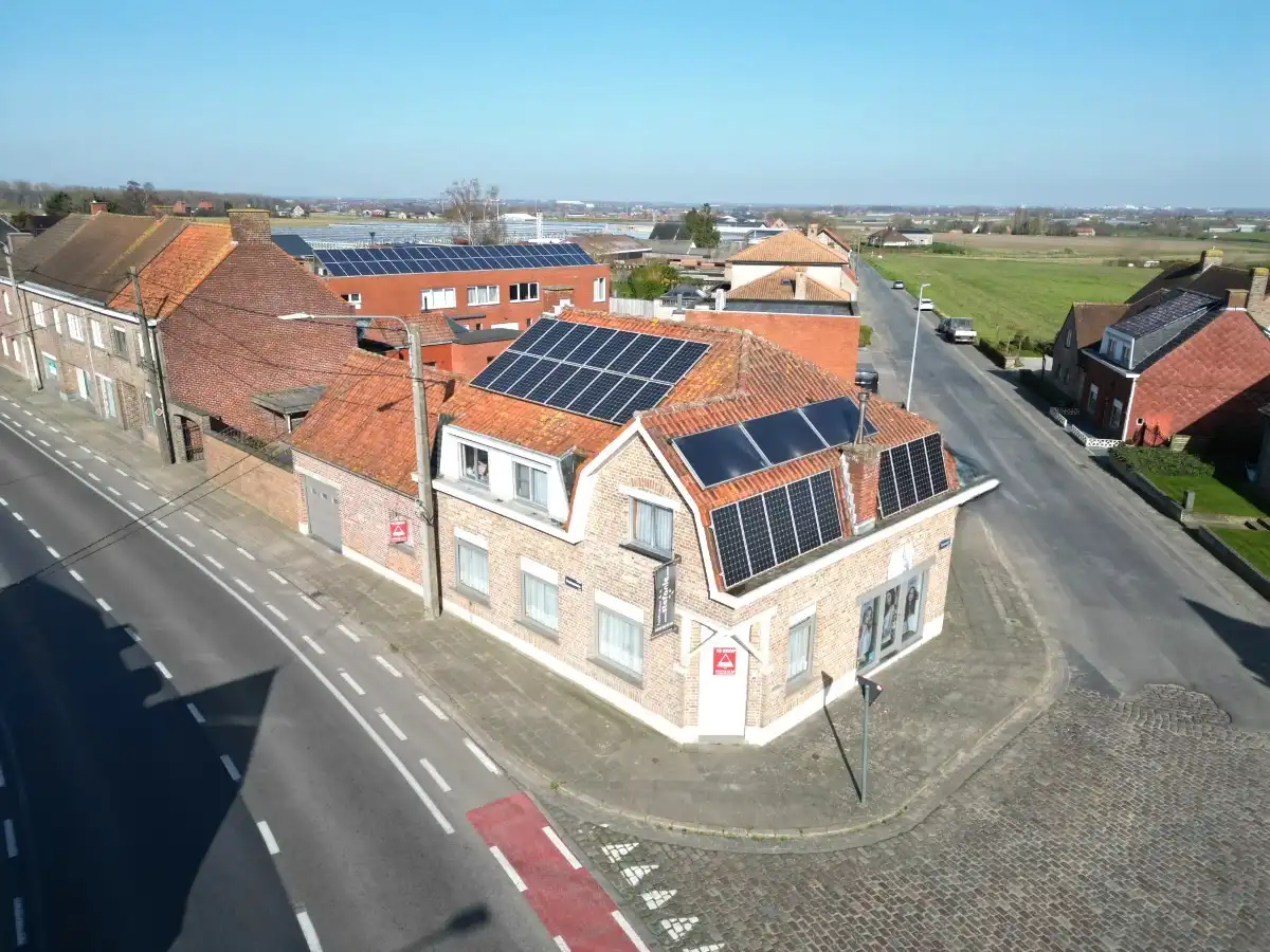 Passendale – Ruime hoekwoning met tuin, poolhouse en praktijkruimte foto 3