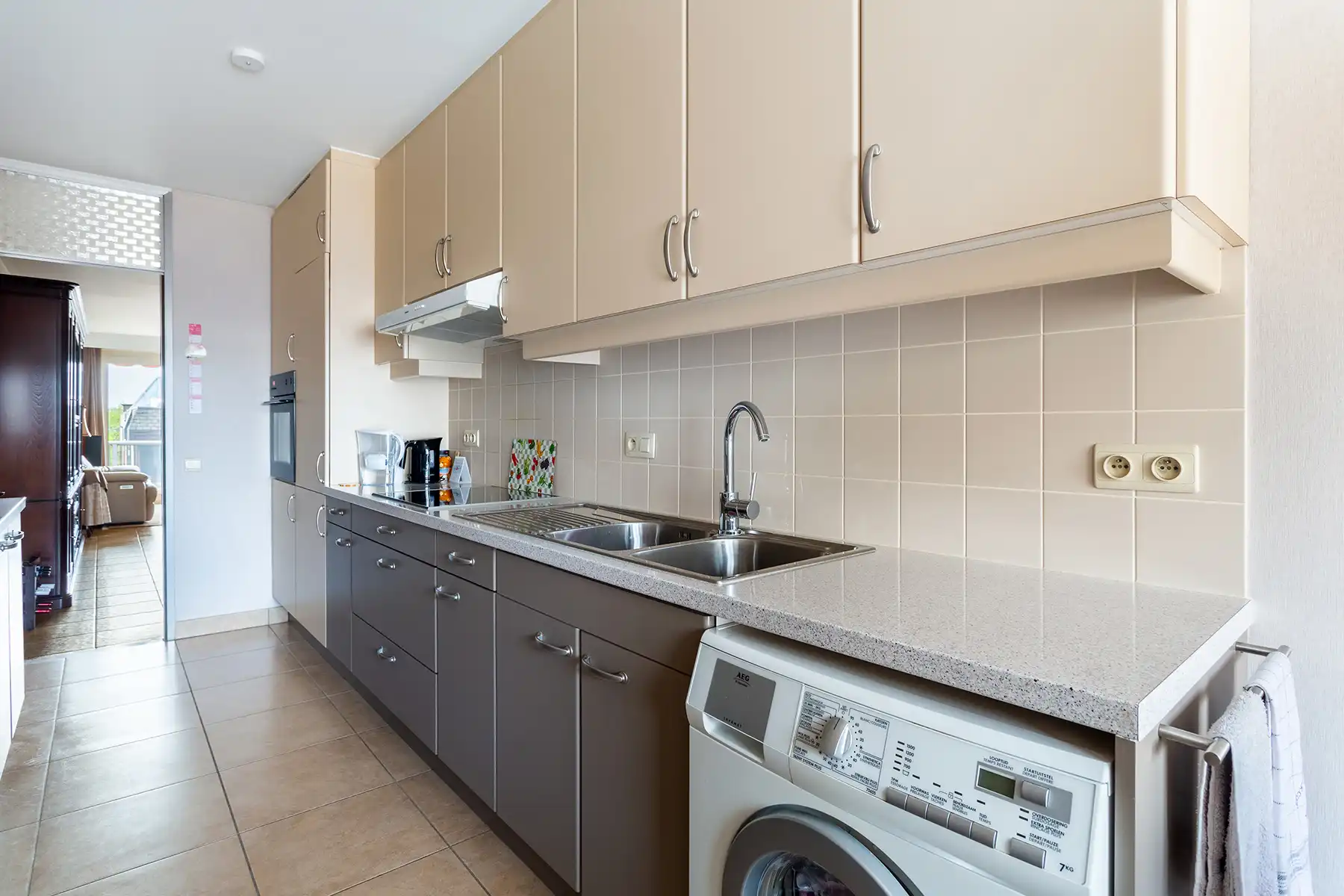 SALES & RENT back. Ruim 3 slpk appartement met terras en P foto 7