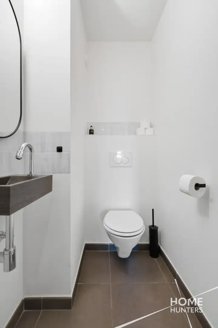 Ruim appartement met twee slaapkamers, een vernieuwde badkamer en 2 unieke terrassen.  foto 13