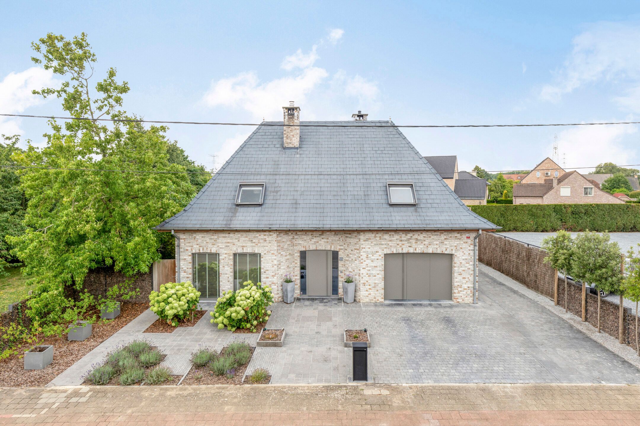 Stijlvolle villa met zwembad in Zemst foto {{pictureIndex}}