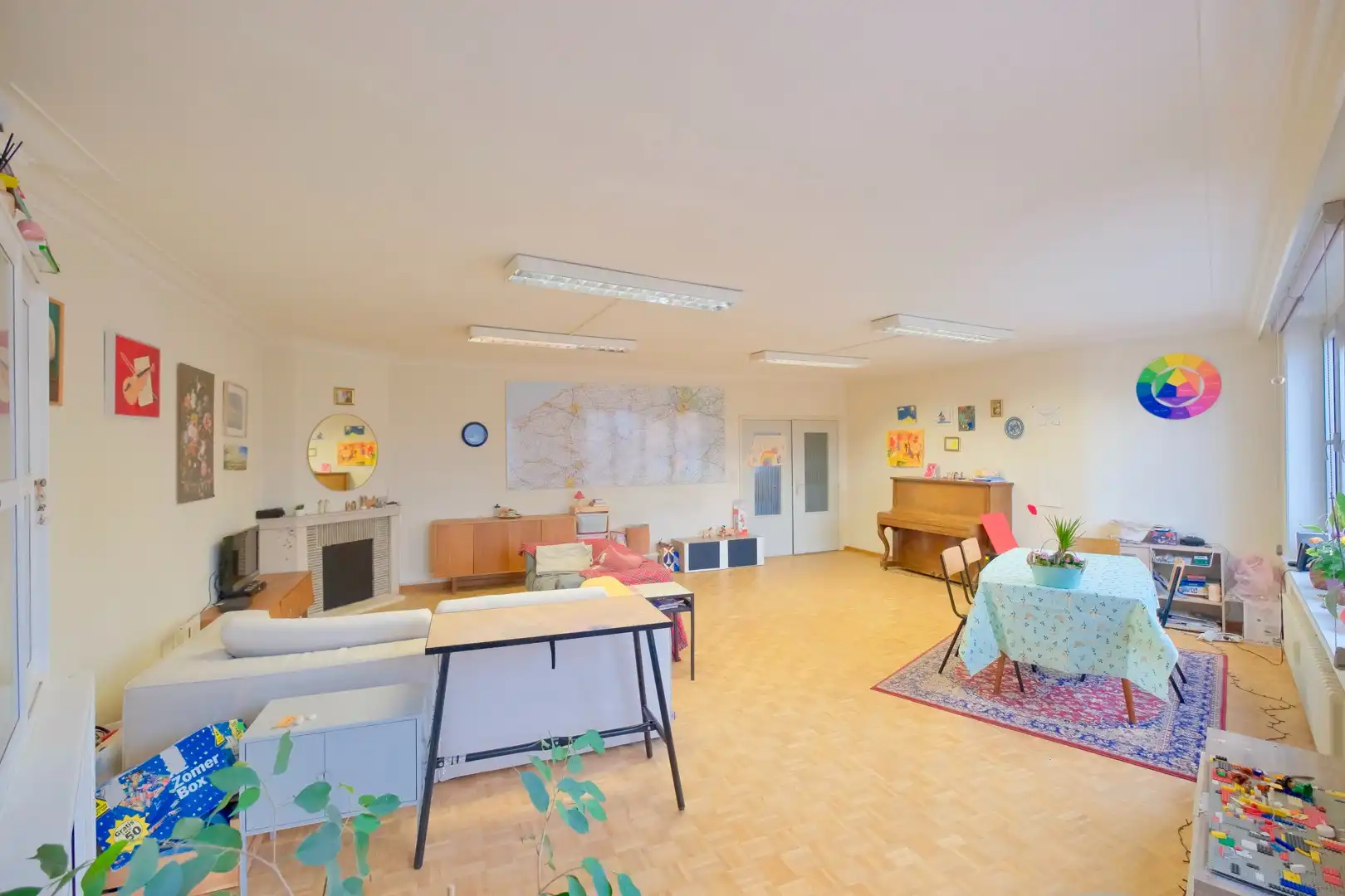 LICHTERVELDE - ZEER RUIM APPARTEMENT MET 3 SLPKS + garagebox foto 4