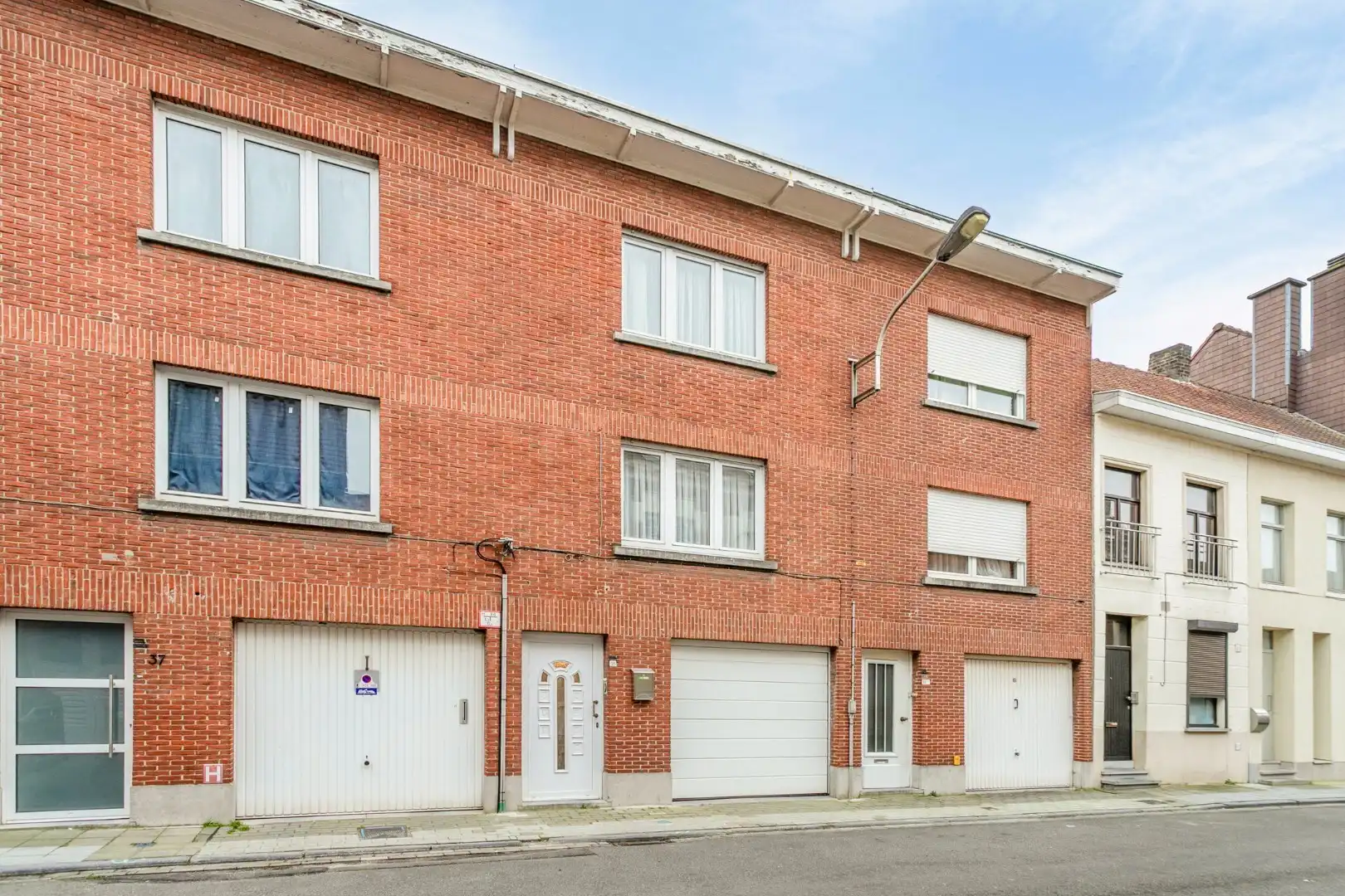 Gerenoveerde woning met garage nabij het centrum! foto {{pictureIndex}}