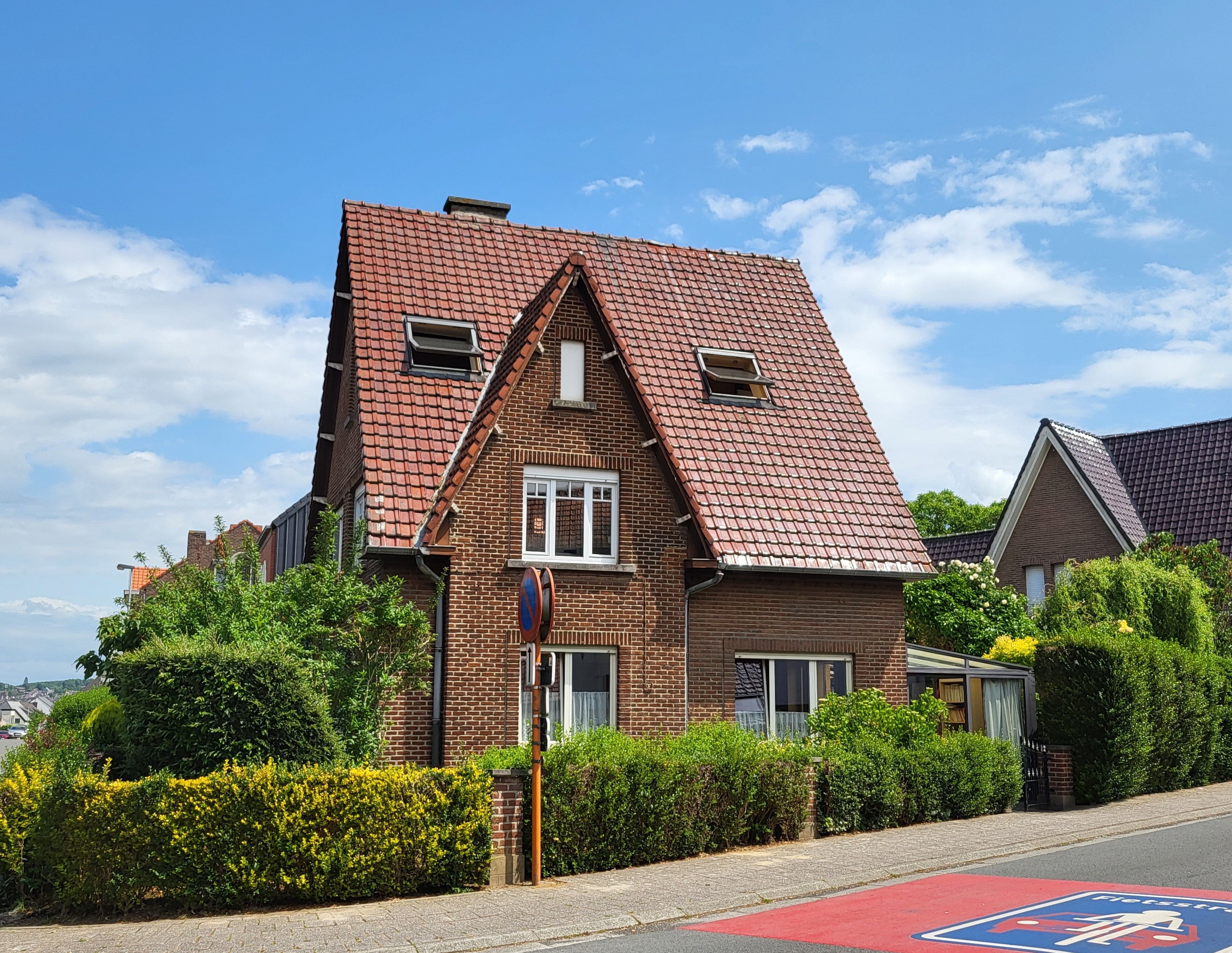 Charmante open bebouwing op 488m² met mooie aangelegde tuin.  foto 2