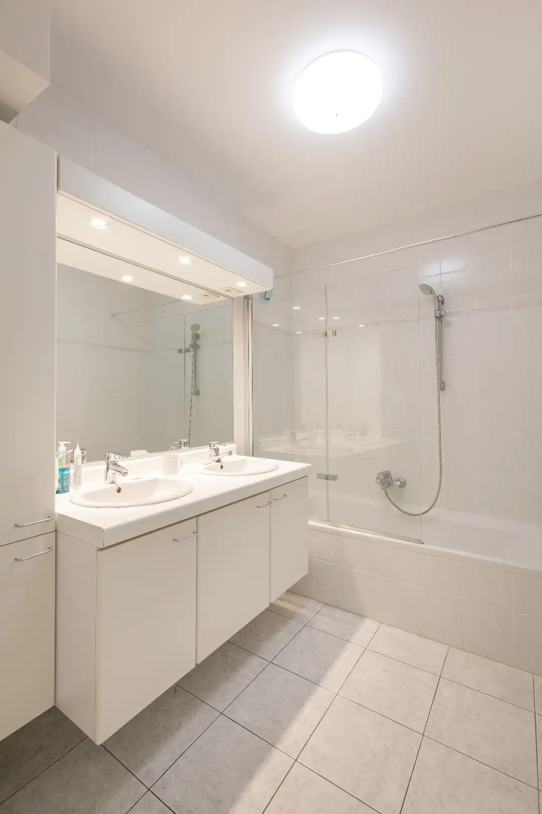 Lichtrijk appartement met ruim terras op toplocatie foto 8