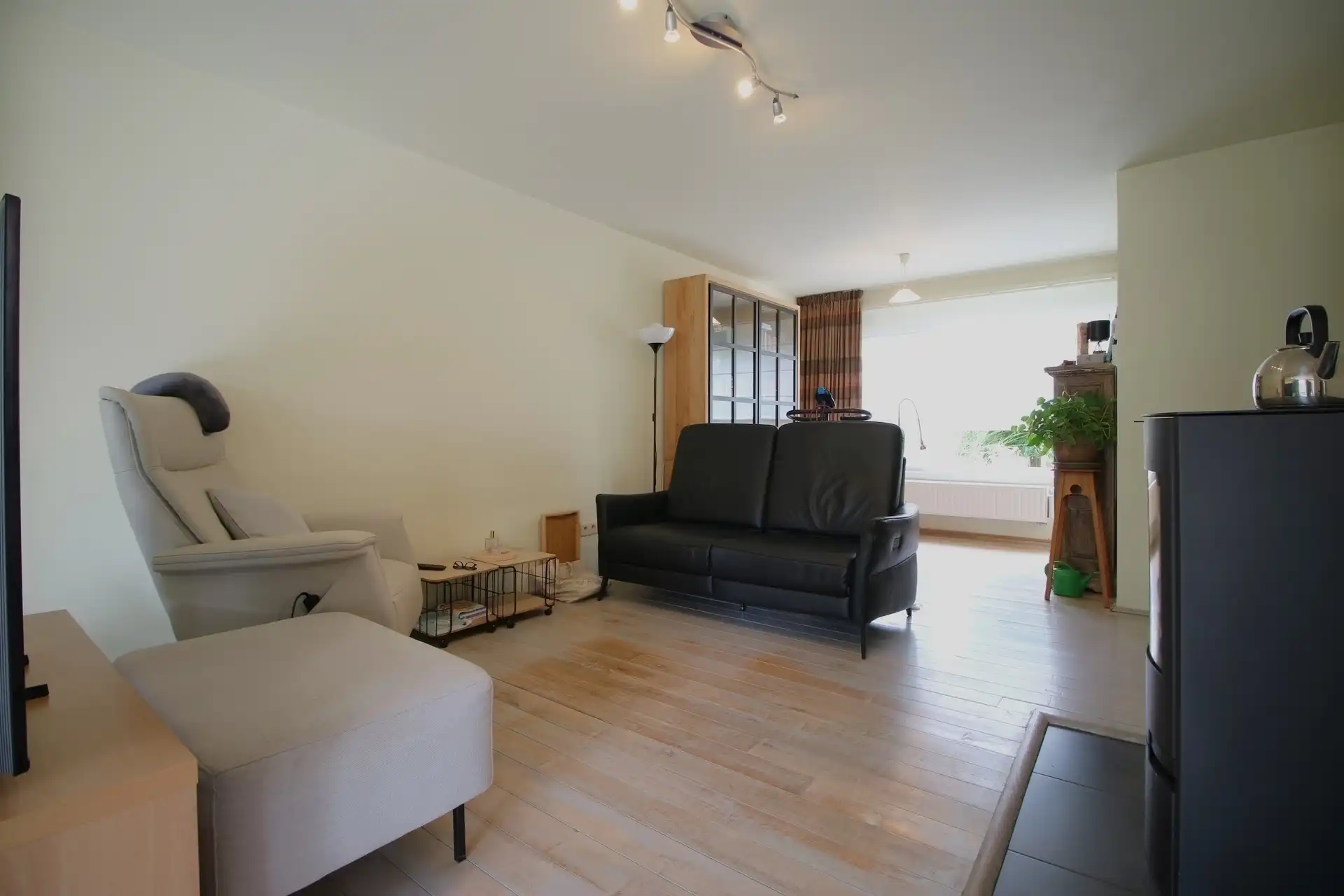 Vernieuwde woning HOB in rustige woonwijk foto 8