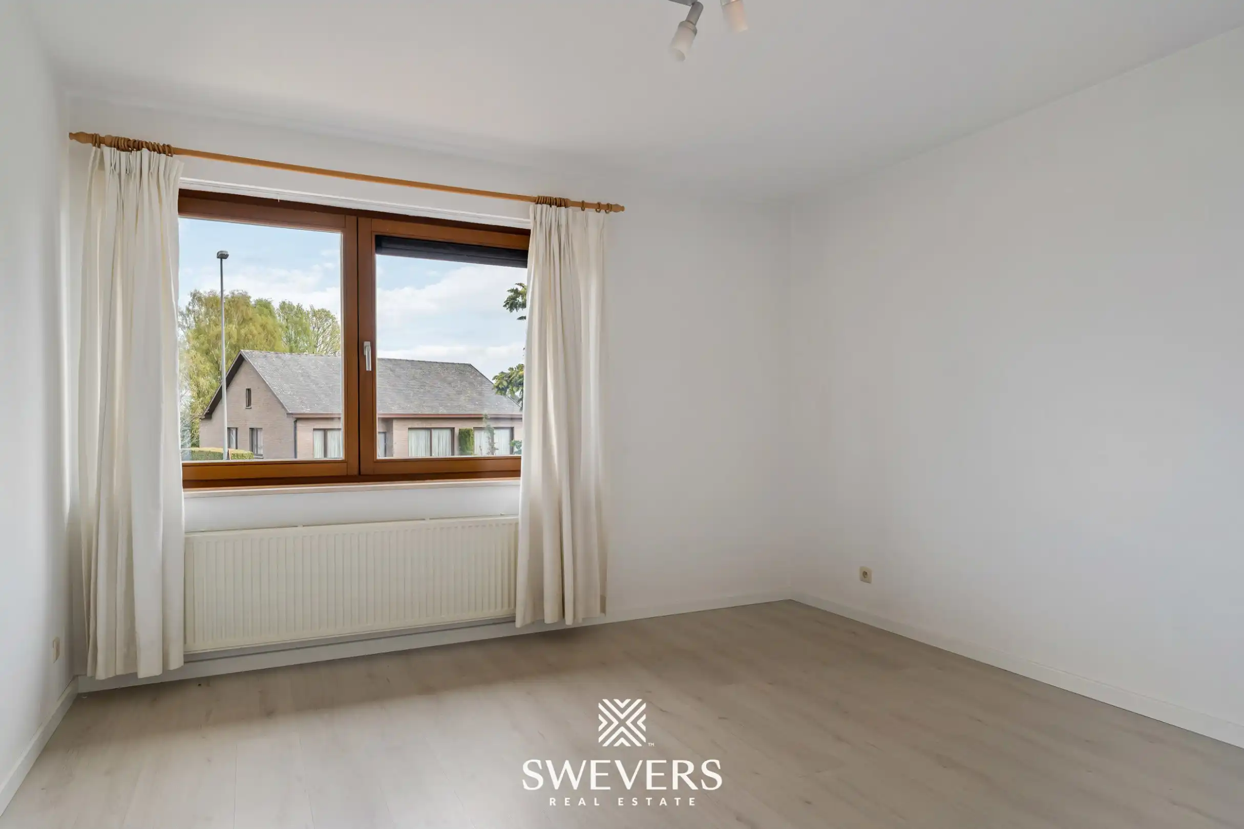 Goed onderhouden woning met twee slaapkamers, nabij de autostrade foto 9