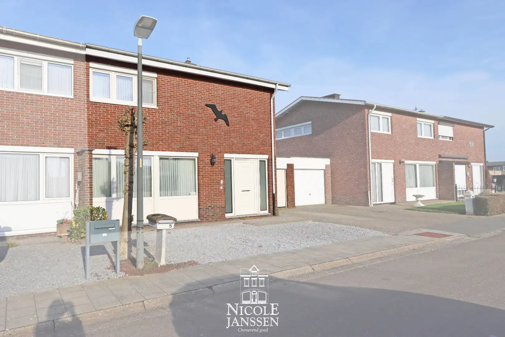 Halfopen gezinswoning met 4 slaapkamers, garage en tuintje foto 26
