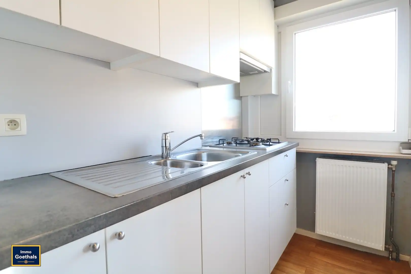 Centraal gelegen appartement met 2 kamers en 1 garage. foto 4