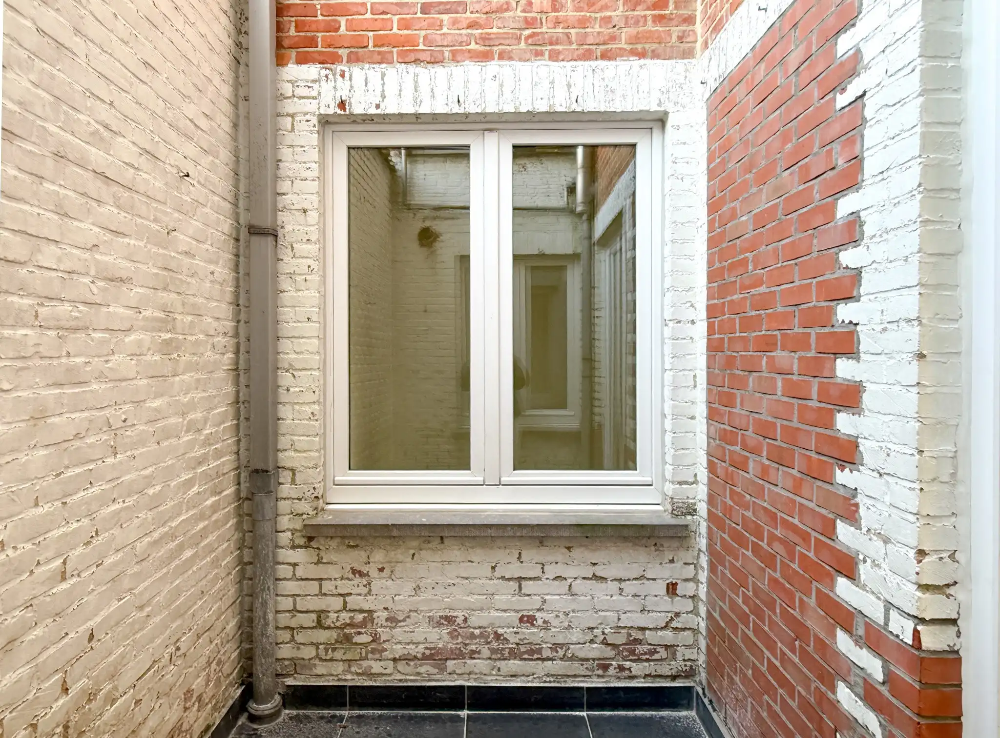 Appartement met 2 slaapkamers op toplocatie in Beveren nabij het station foto 4