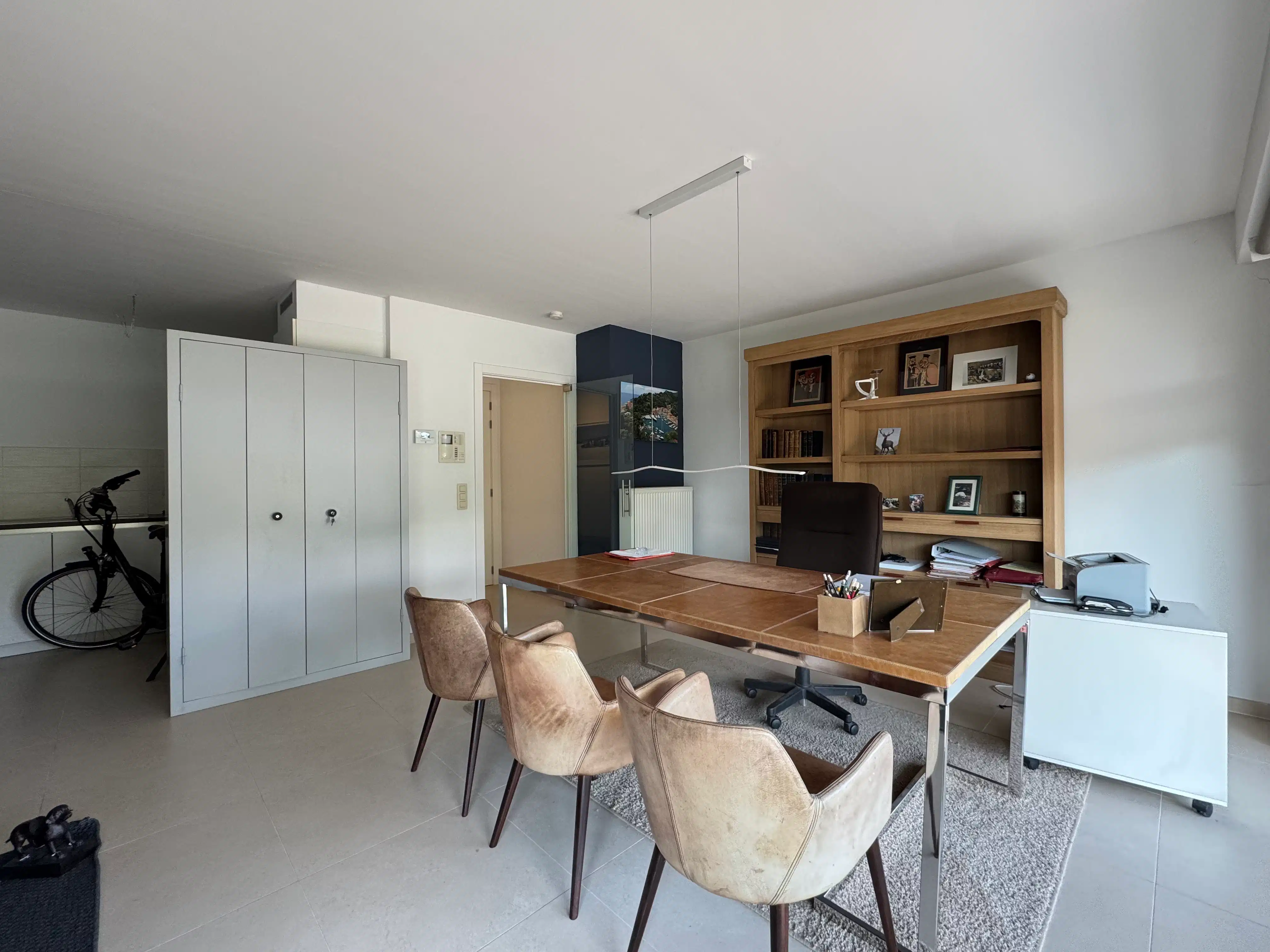 Lichtrijk gelijkvloers appartement met ruim terras foto 7