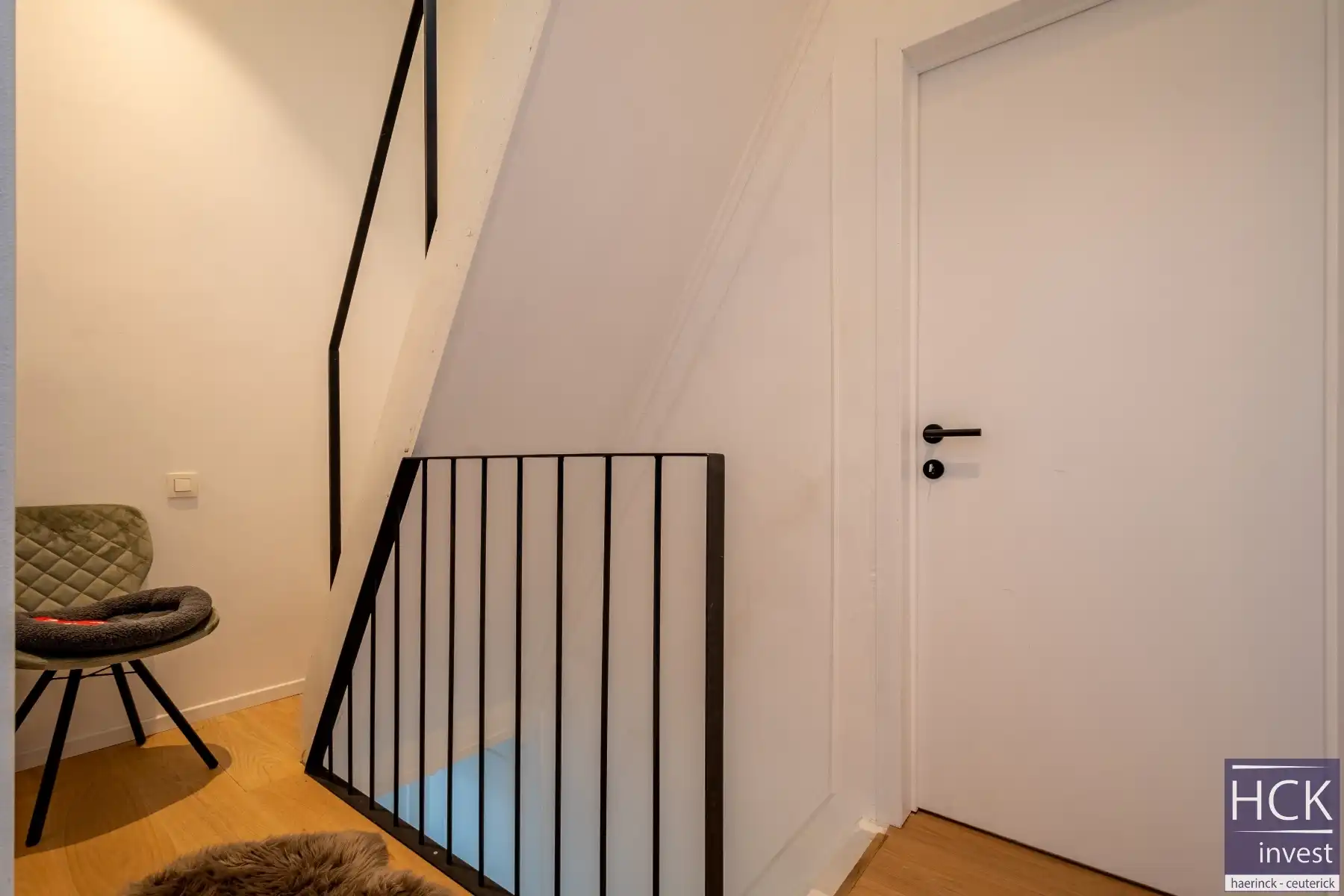 KORTRIJK - Instapklare woning met 2 SLPK. + bureau én stadskoer foto 12