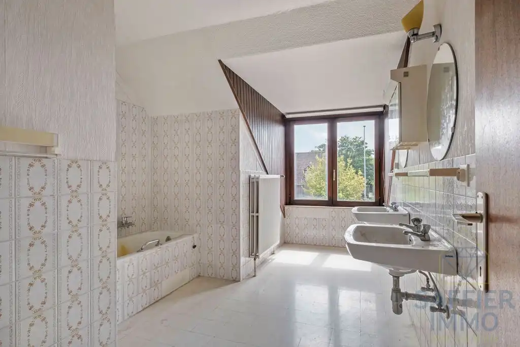 Ruime gezinswoning met zonnige tuin en 5 slaapkamers in hartje Izegem foto 30