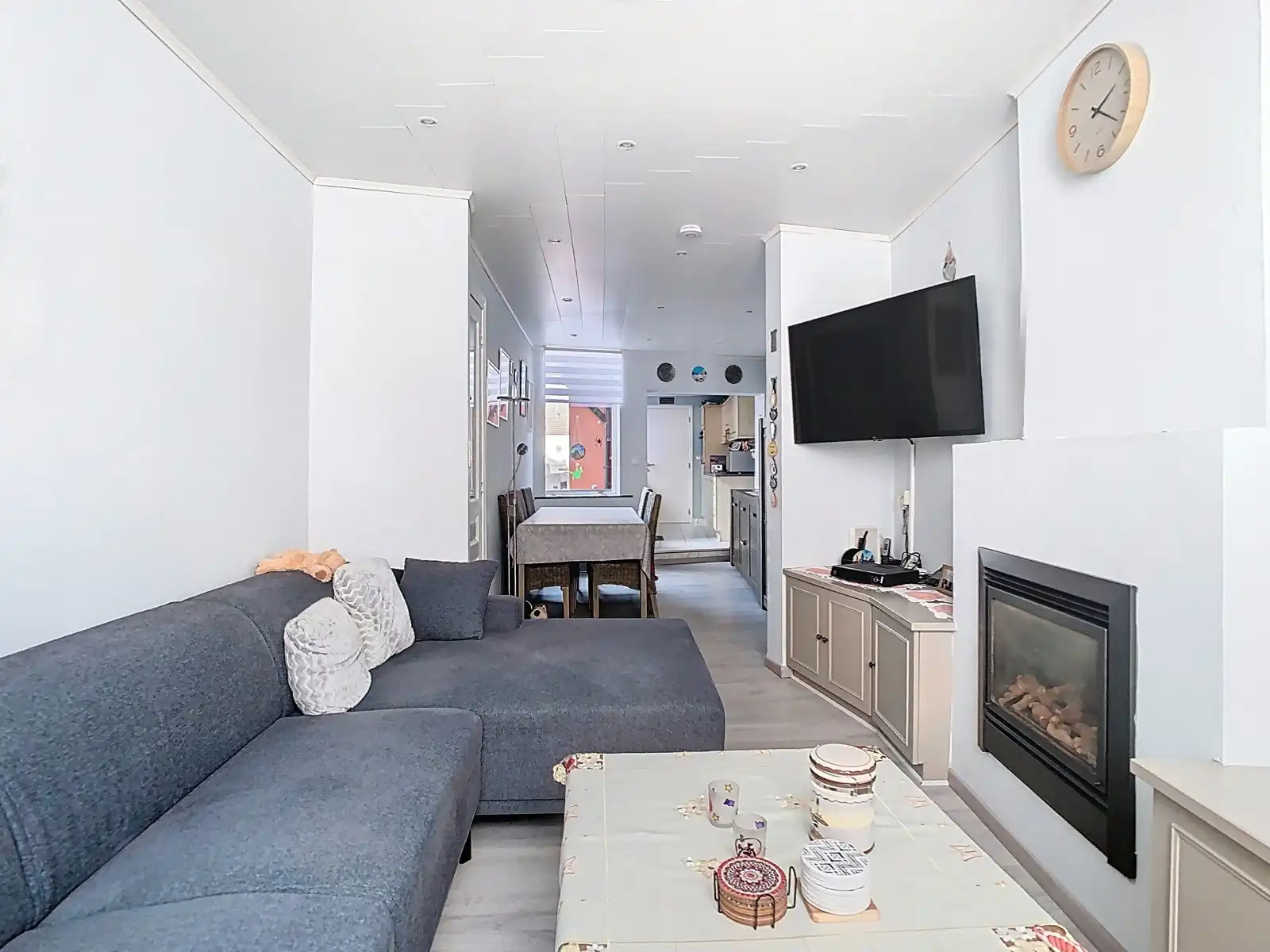 Praktische Rijwoning met 3 SLPK én tuin, te Gijzegem! foto 2