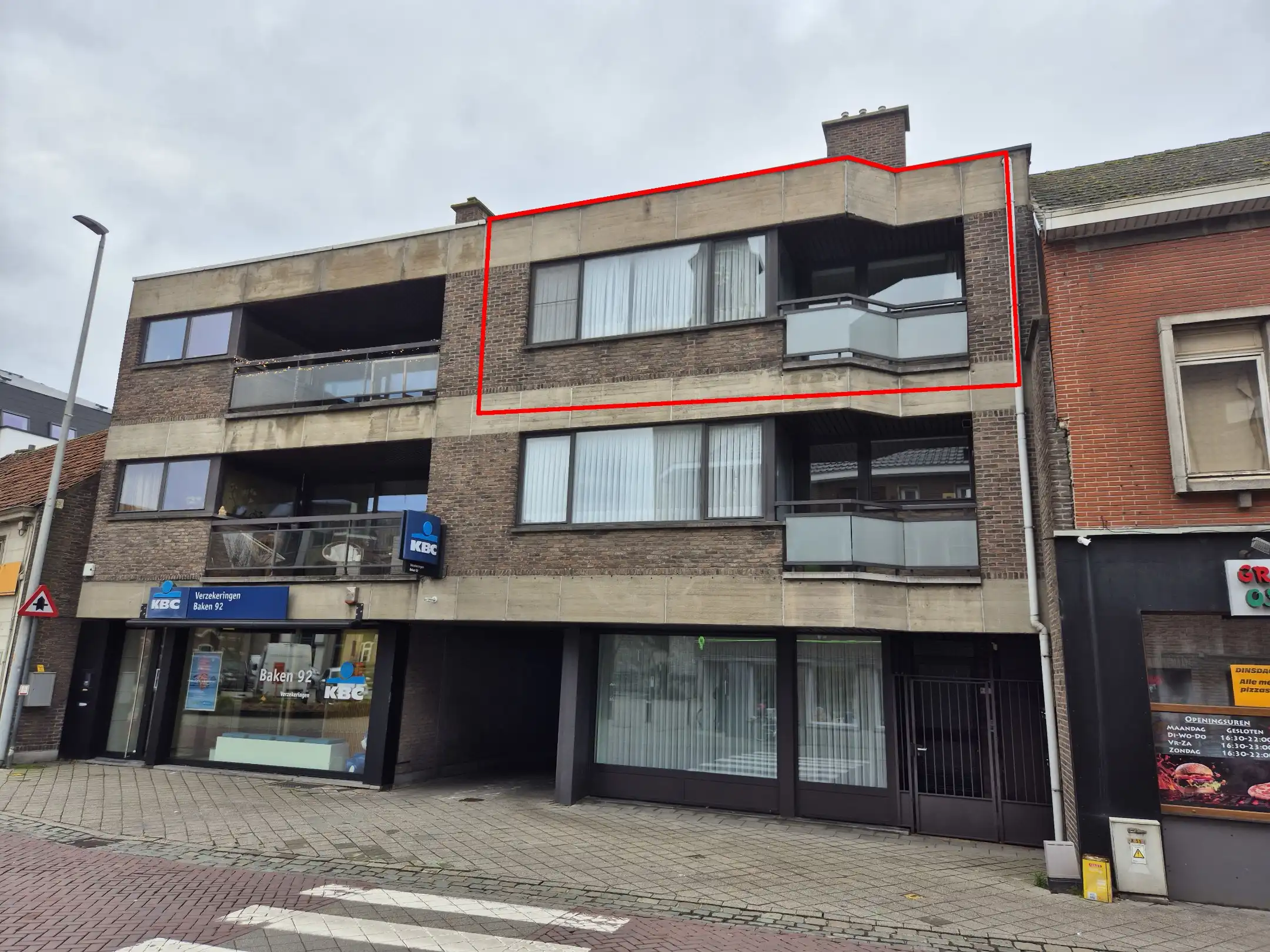 Ruim appartement in het centrum met 2 slaapkamers. foto {{pictureIndex}}