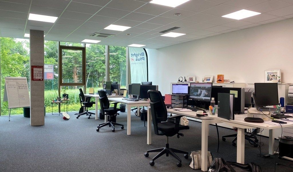 Gemeubelde kantoorruimte te huur in D-One te Kortrijk foto 2