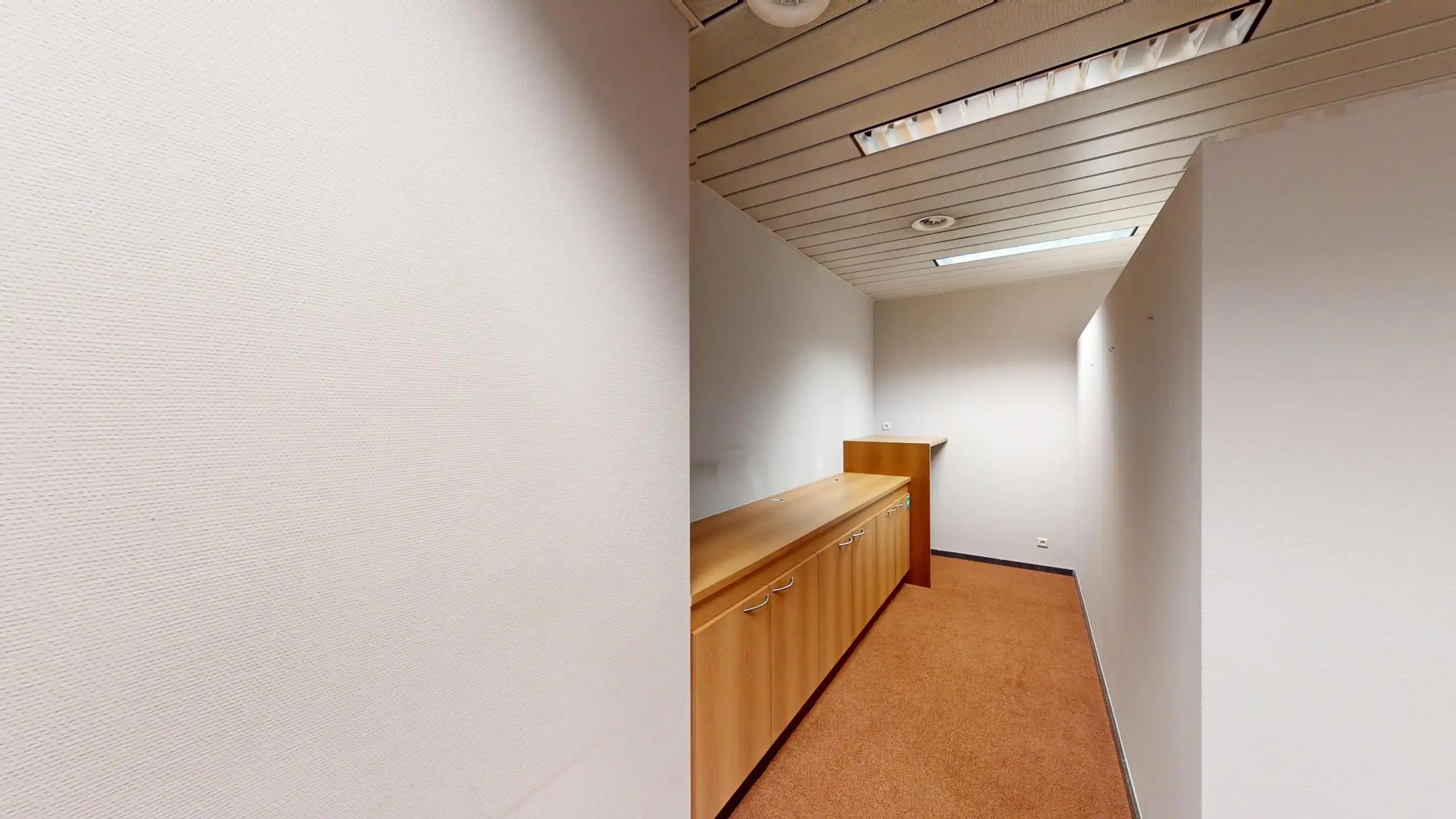 Zeer ruim kantoor op commerciële locatie in centrum Beringen foto 47