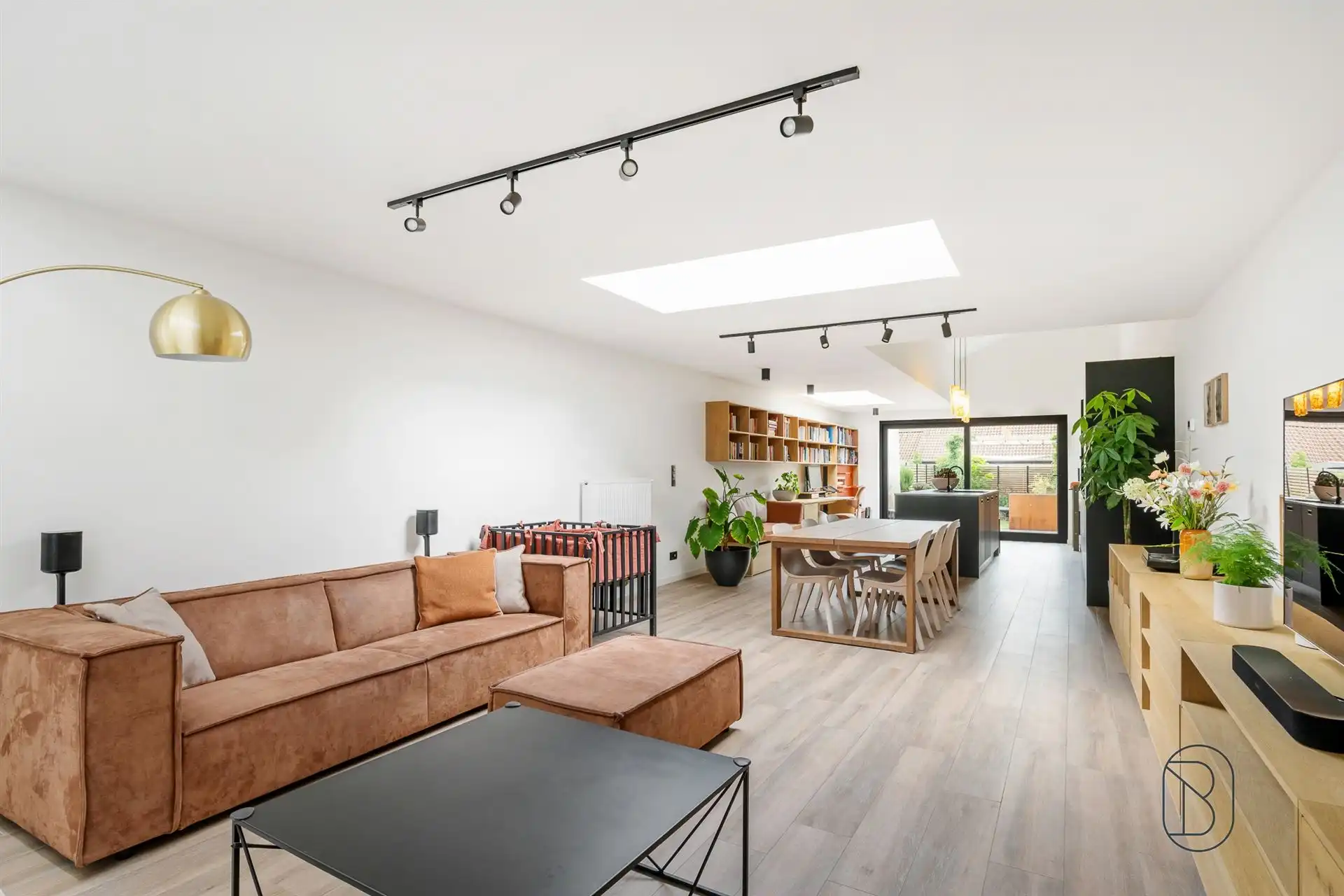 Recent gerenoveerde woning met 3 slk en leuke tuin! foto 7