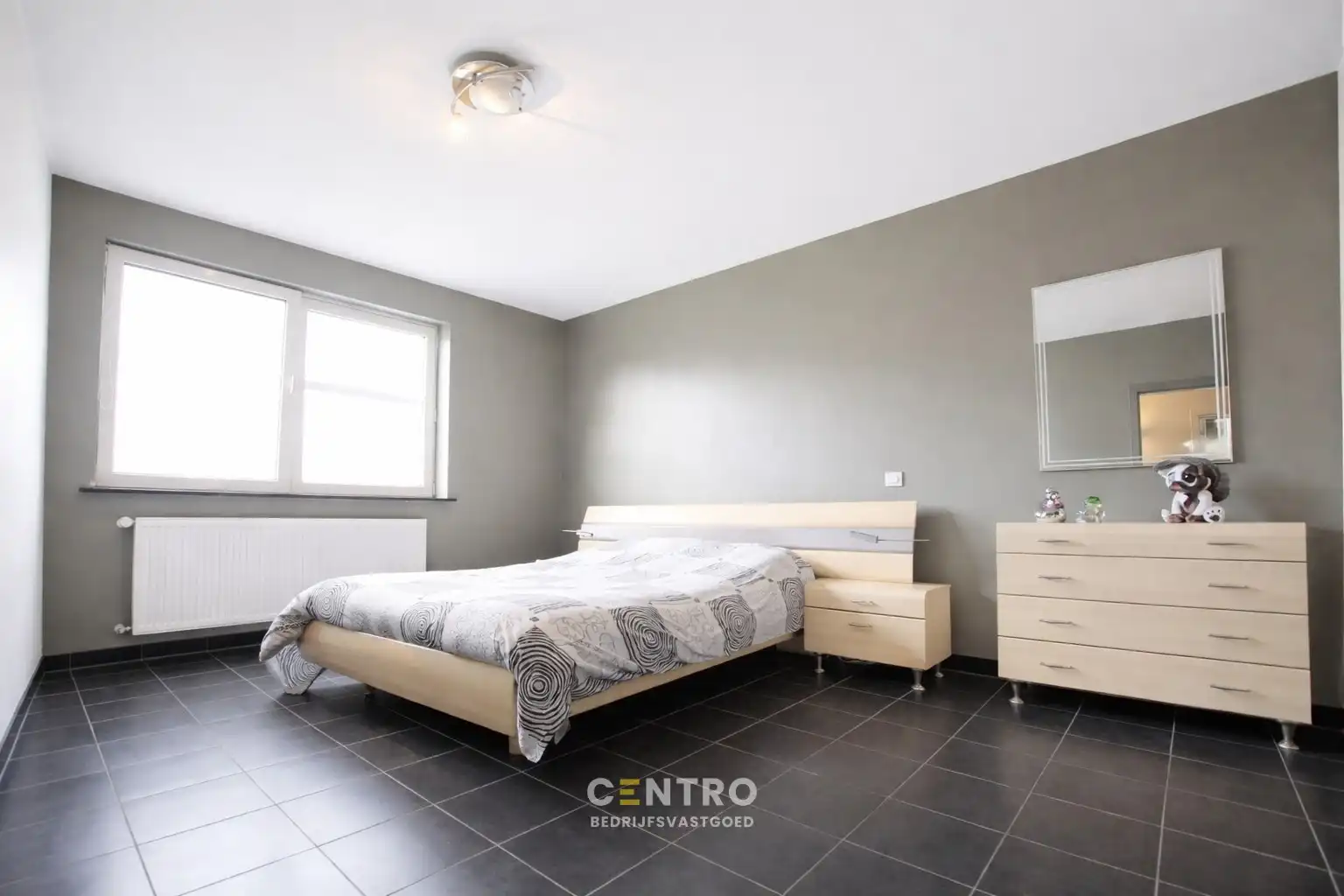 Recent BEDRIJFSGEBOUW, bestaande uit MAGAZIJN, BURELEN en WONING met zonnige tuin te Diksmuide. Op bedrijventerrein te Diksmuide foto 9