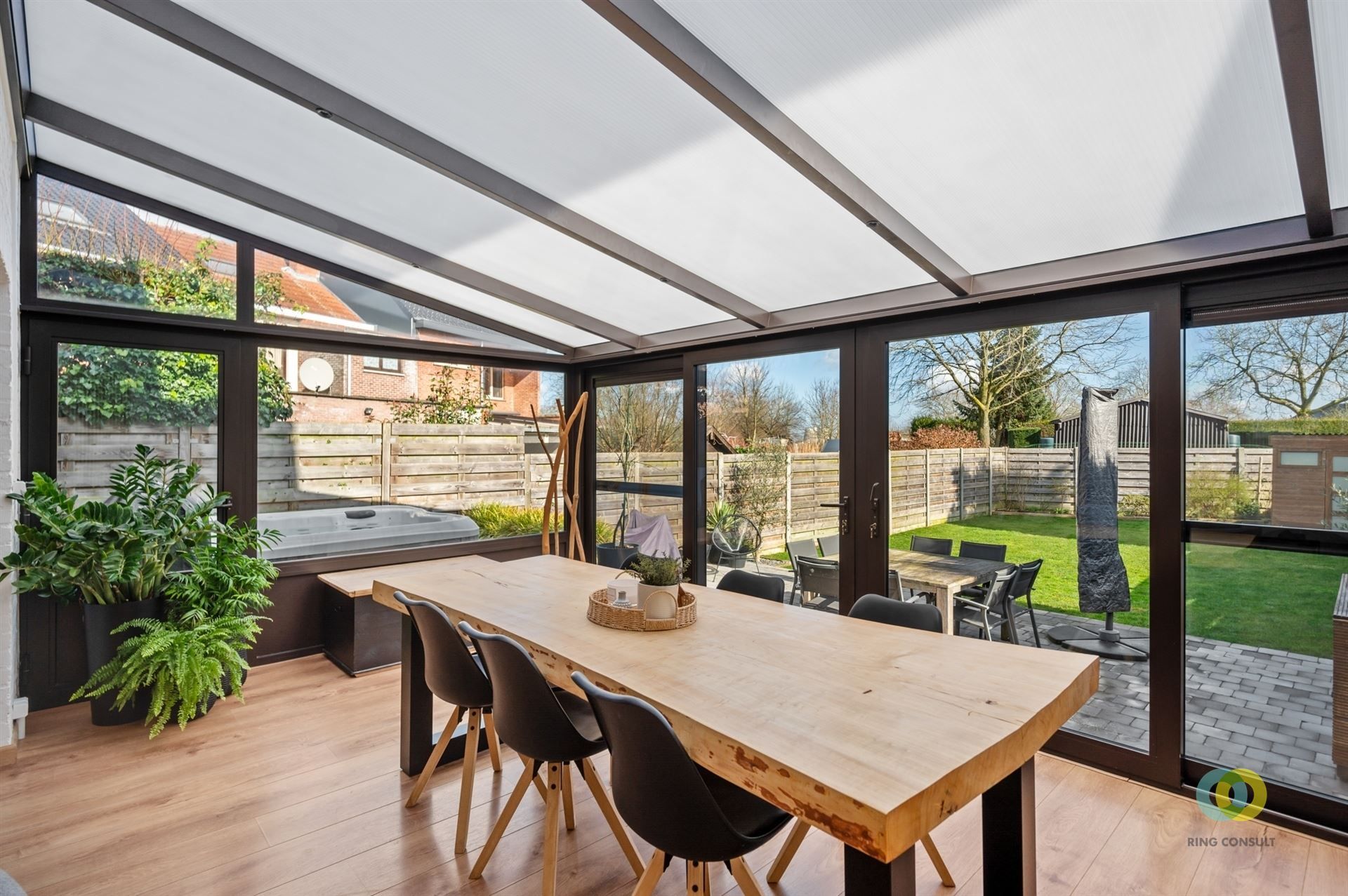 **IN OPTIE** Bel-etage met aangename tuin foto 5