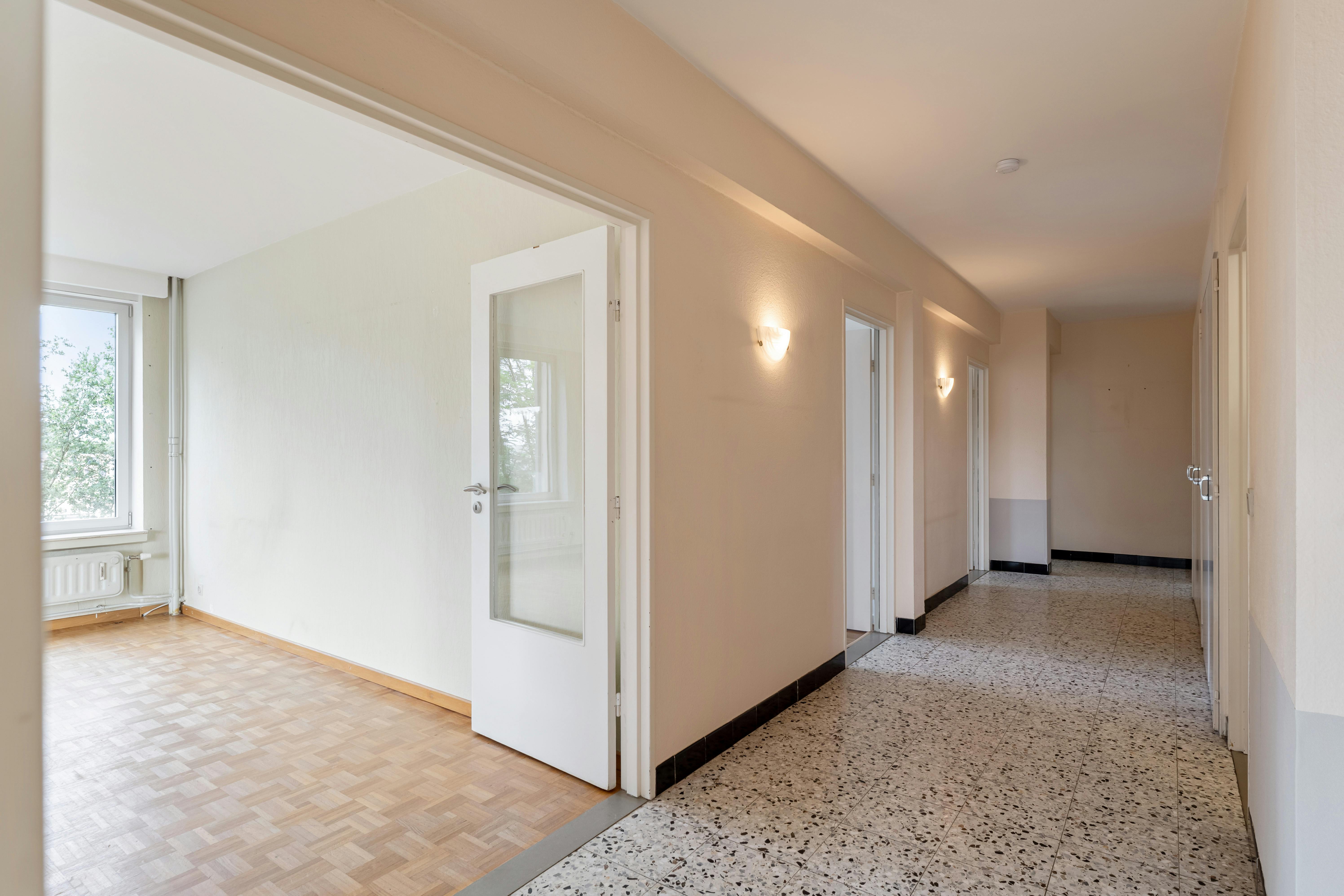 Ruim 3-slaapkamerappartement met terras en garagebox in hartje Genk foto 2