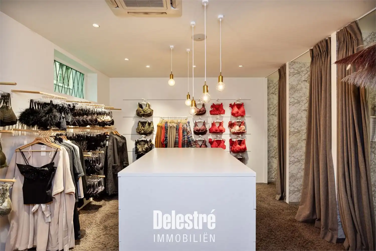 KARAKTERVOLLE HANDELSEIGENDOM MET POTENTIEEL foto 12