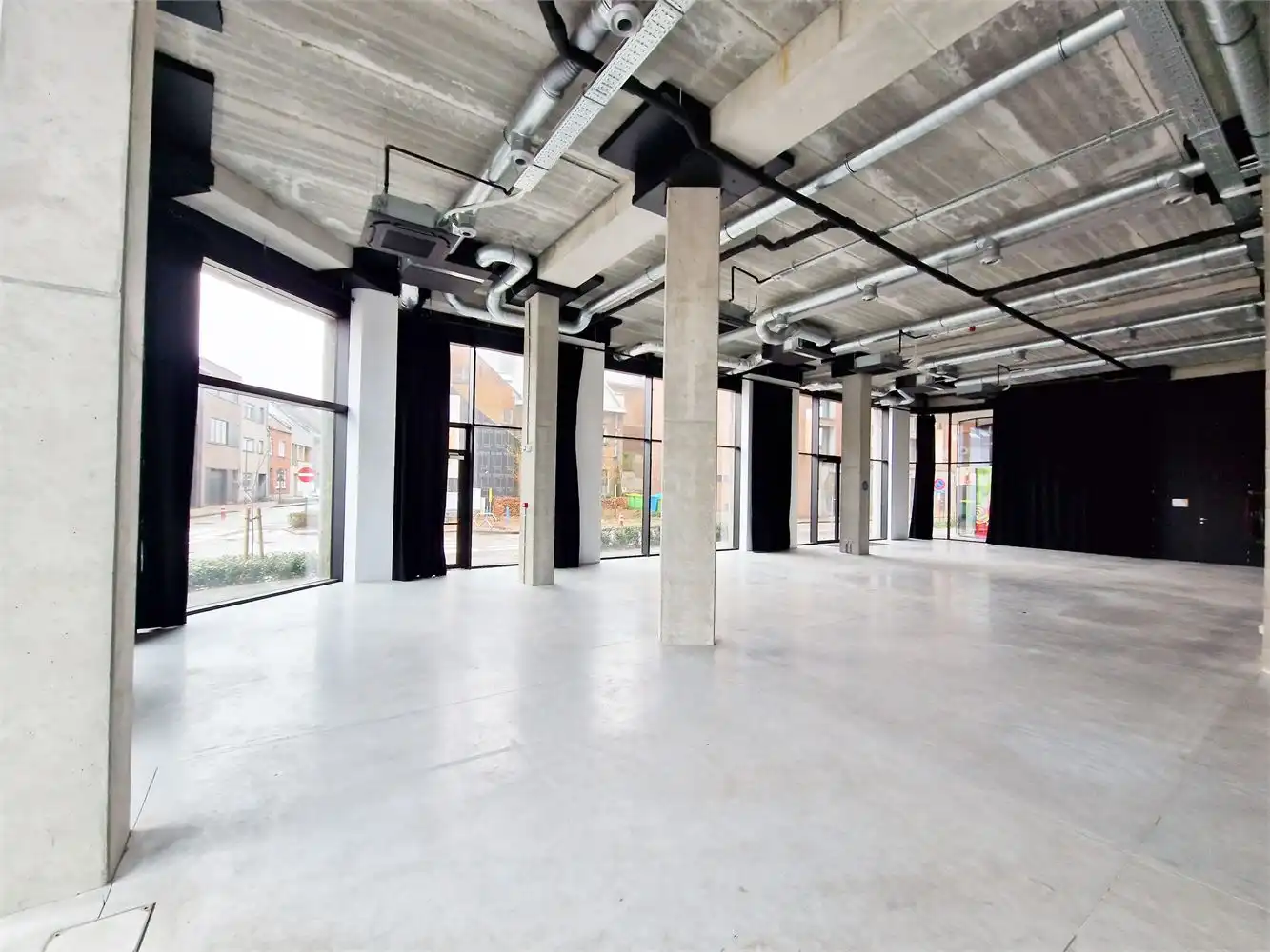 COMMERCIËLE NIEUWBOUWRUIMTES TE HUUR foto 4