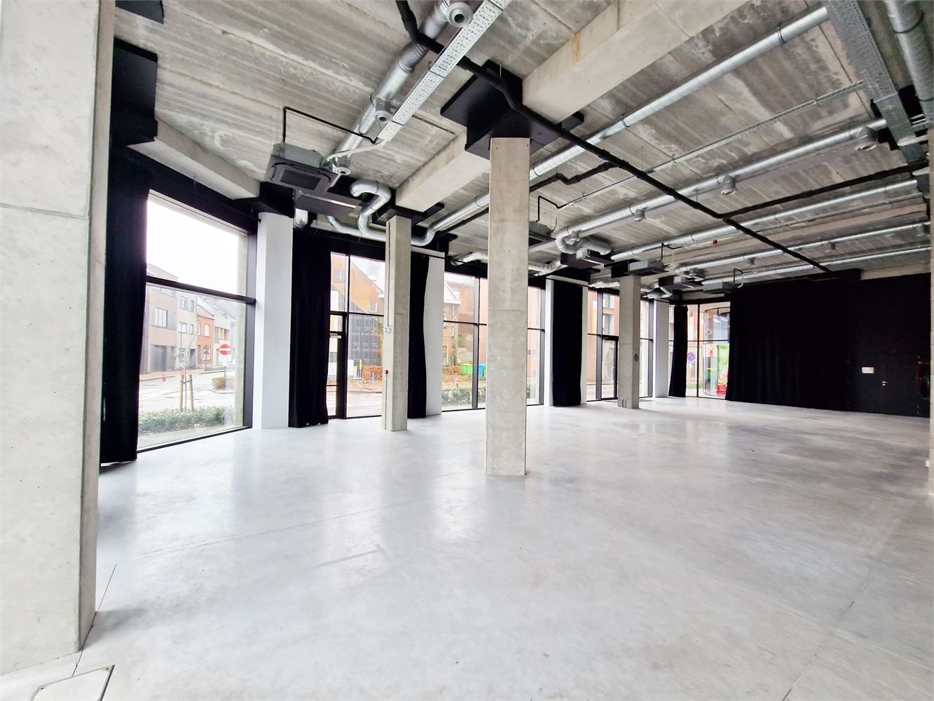 COMMERCIËLE NIEUWBOUWRUIMTES TE HUUR foto 4