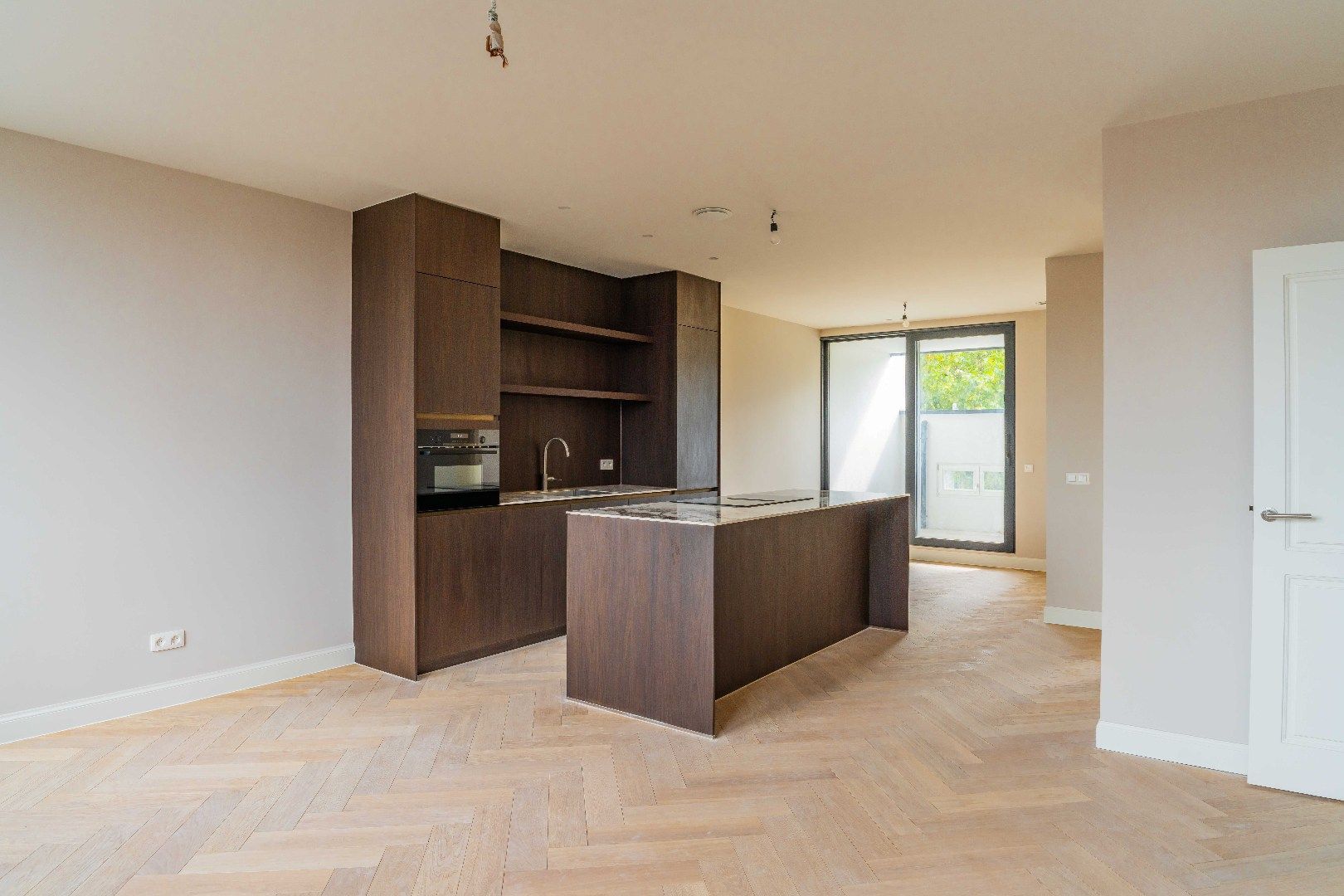 Prachtig gerenoveerd appartement met ruim terras foto 10