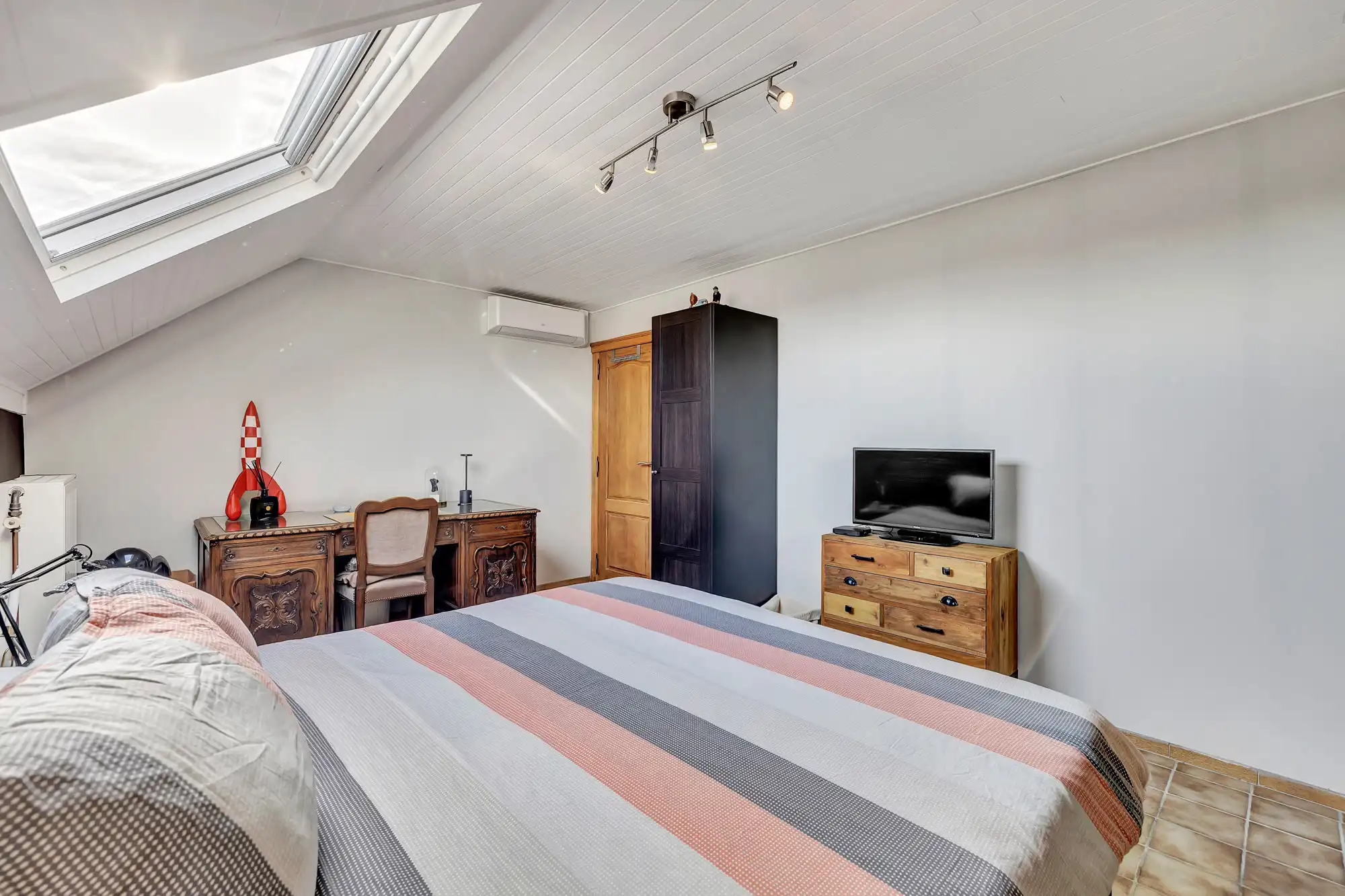 Charmante instapklare woning met 4 slpks, garage en tuin foto 19