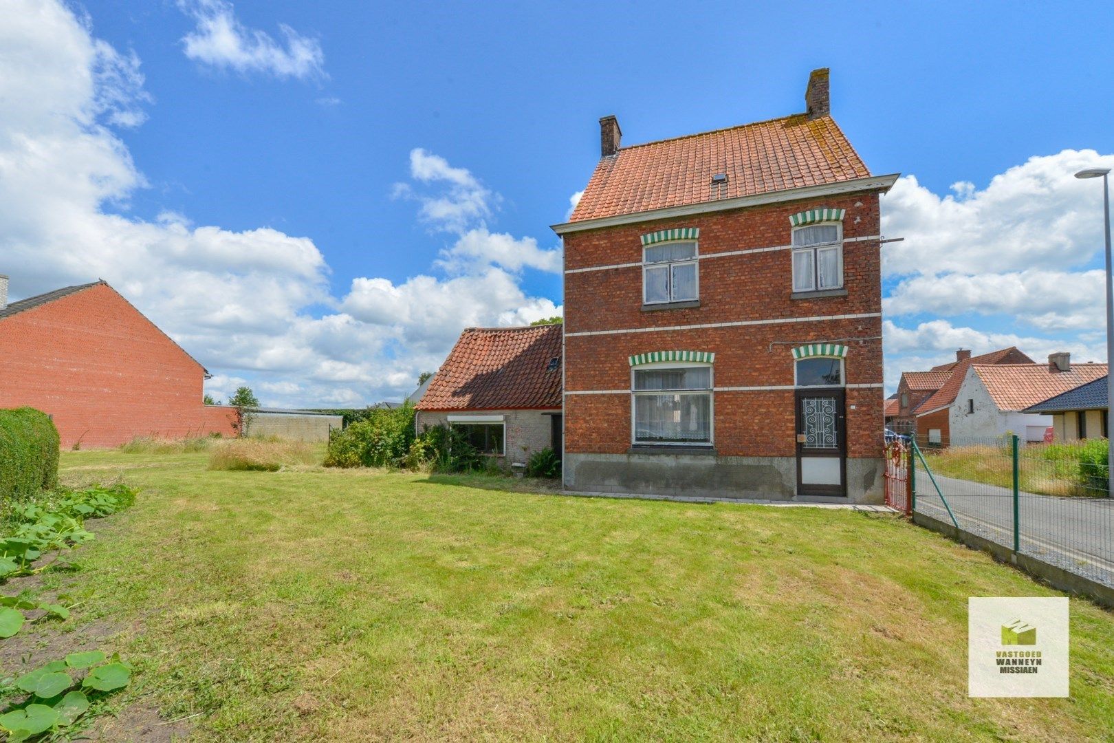 Hoofdfoto van de publicatie: Vrijstaande, interbellum woning met erfgoedwaarde gelegen in een doodlopende straat