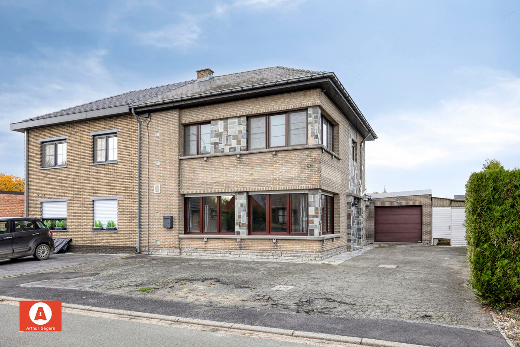 Instapklare en solide woning nabij het centrum van Opstal foto 3