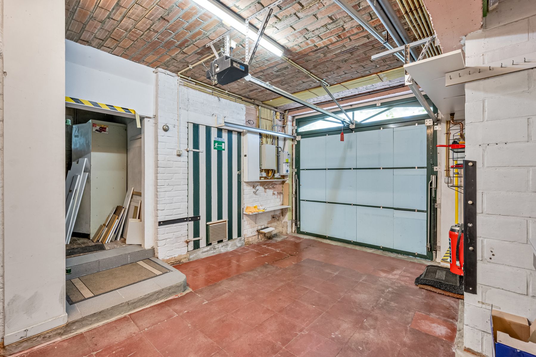Charmante woning met karakter – ideaal renovatieproject! foto 17