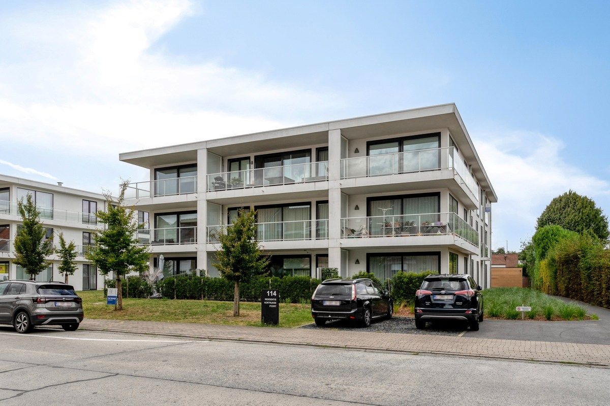 Dit modern afgewerkt appartement bevindt zich op de tweede verdieping van een recente residentie. foto {{pictureIndex}}