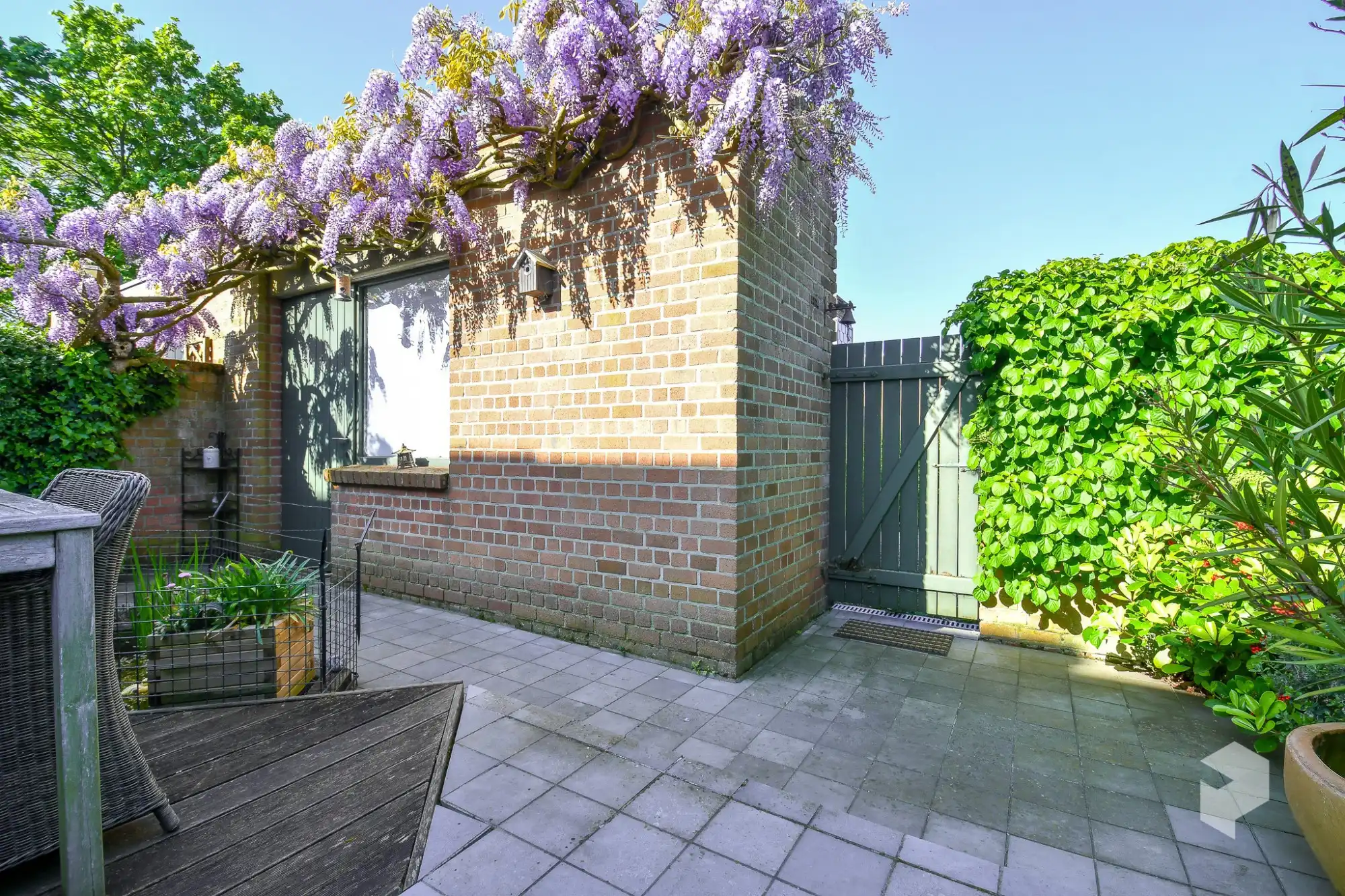 Ruime goed onderhouden woning met 3 slpk en tuin foto 4