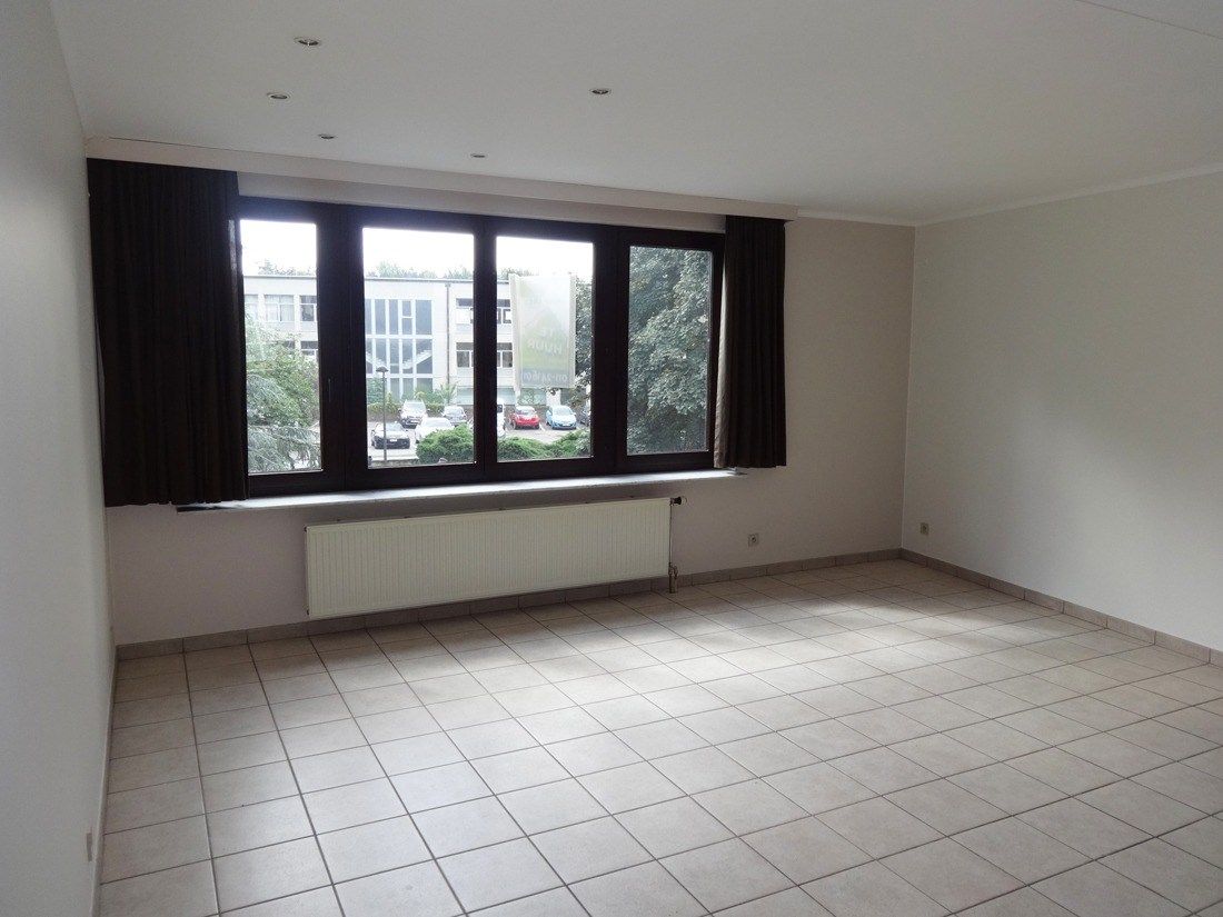 Ruim duplex appartement te Lummen centrum foto 2