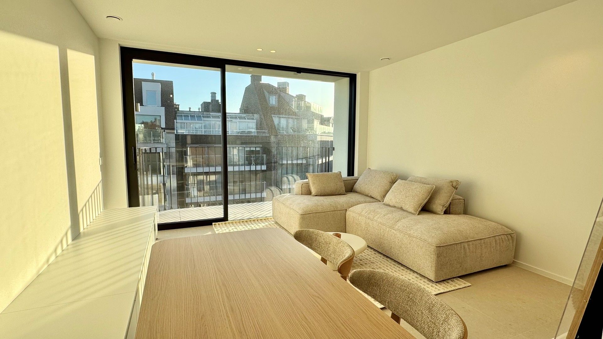 Prachtig nieuwbouw appartement met zijdelings zeezicht in het centrum van Knokke. foto 6