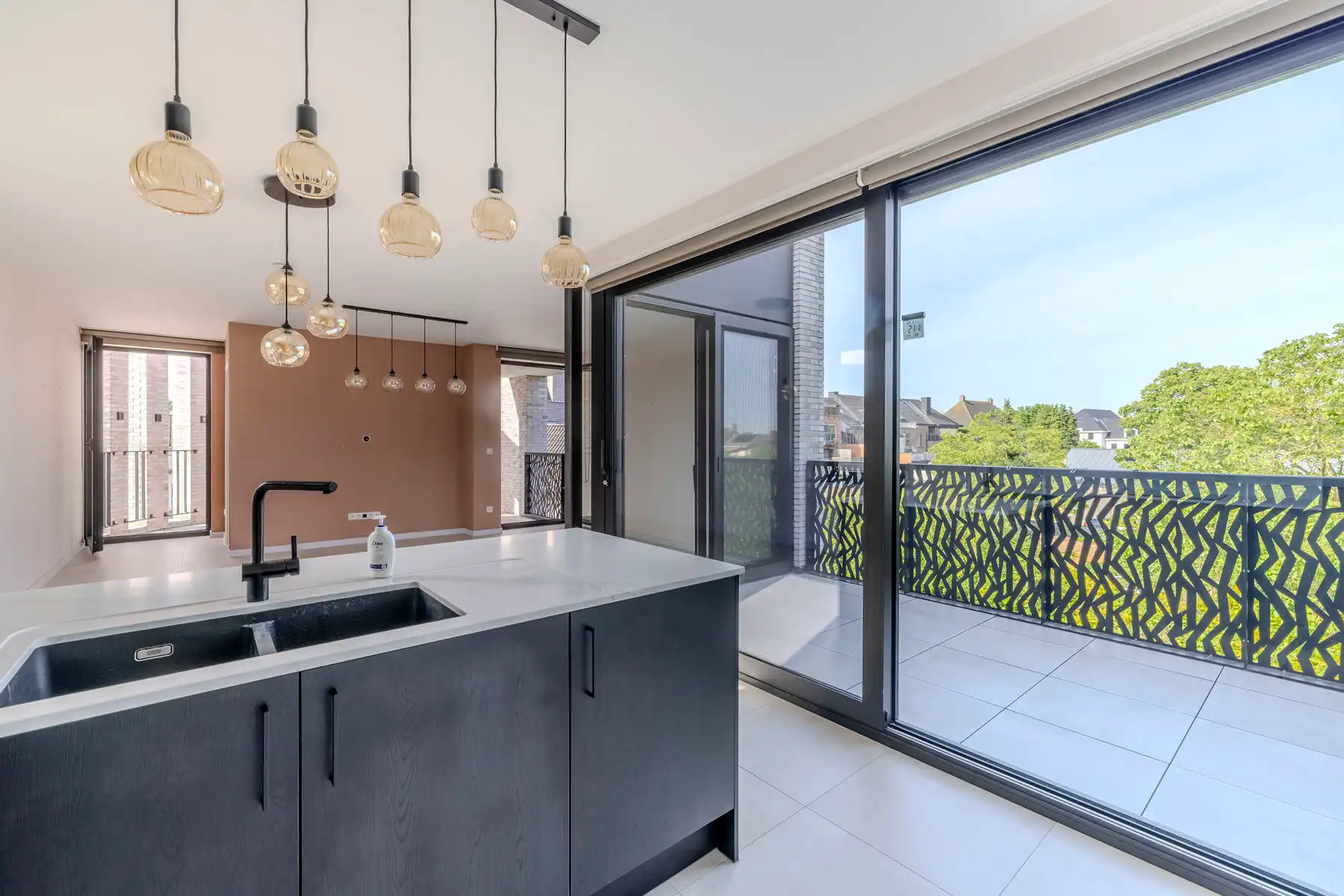 Recent appartement met o.a. 2 slaapkamers en staanplaats foto 5