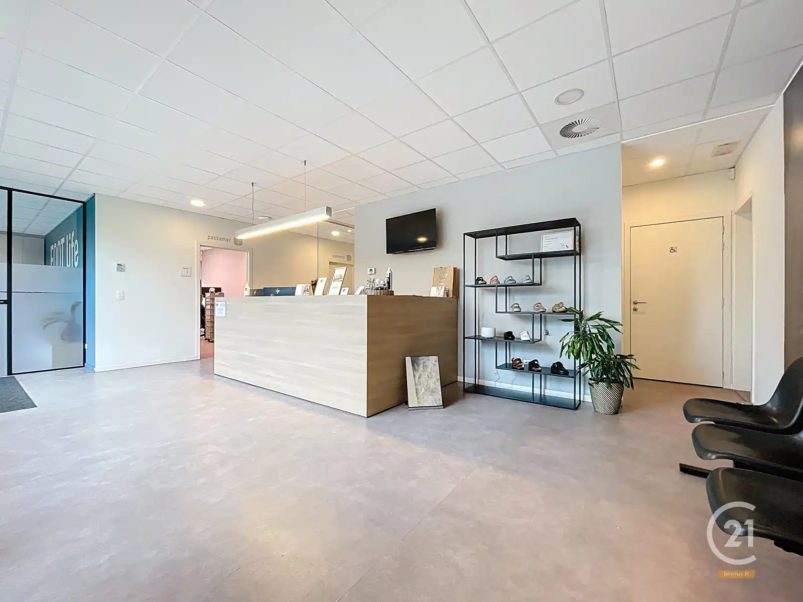 Commercieel gelegen handelsgelijkvloers met 3 privé-parkings foto 8