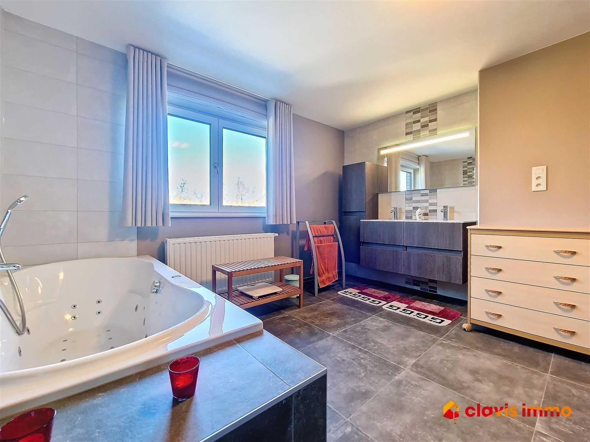 Aangename en recente woning (2022) met mooie tuin foto 20