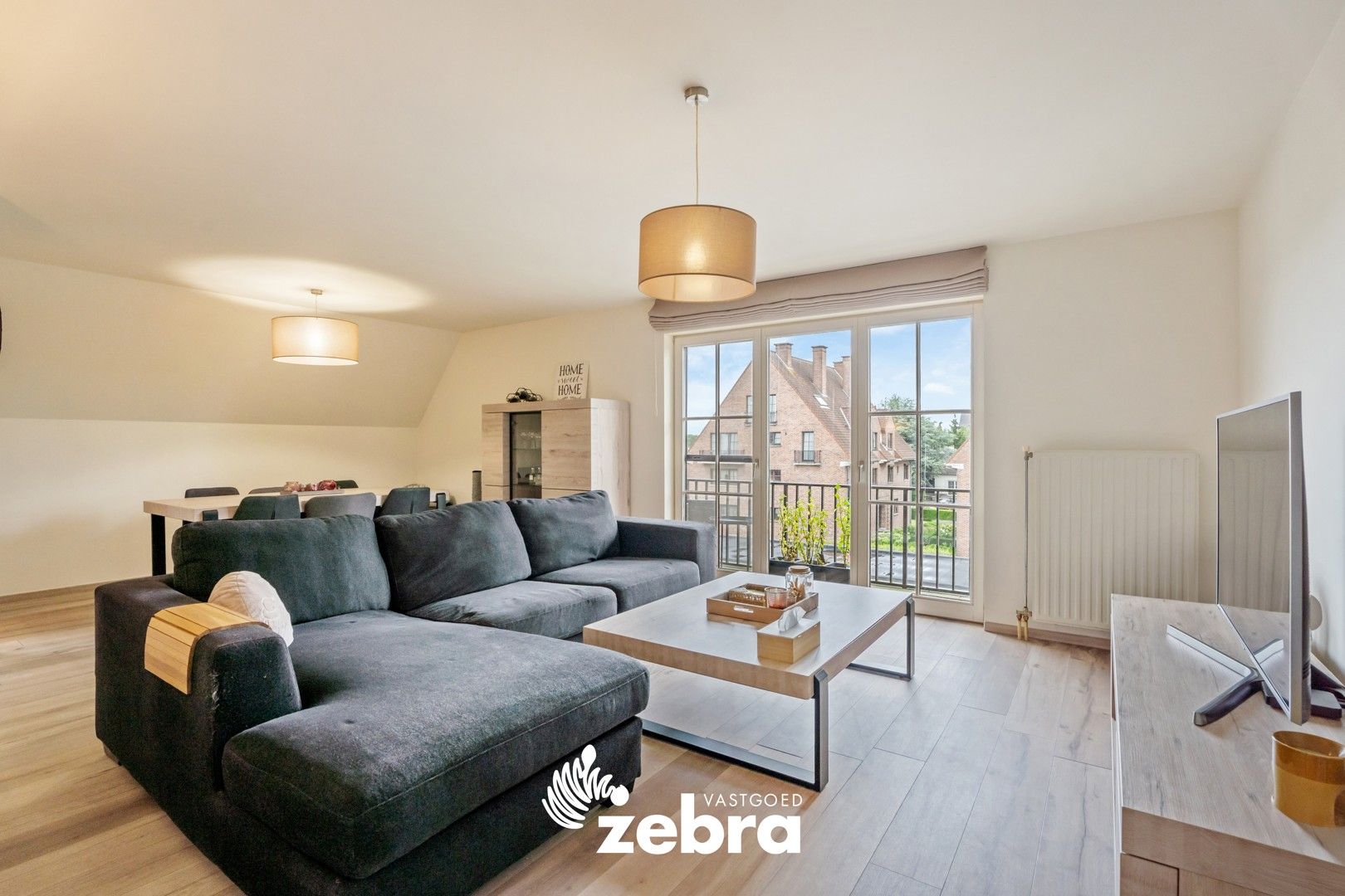 Ruim & instapklaar appartement met garage op een centrale ligging te Harelbeke! foto {{pictureIndex}}