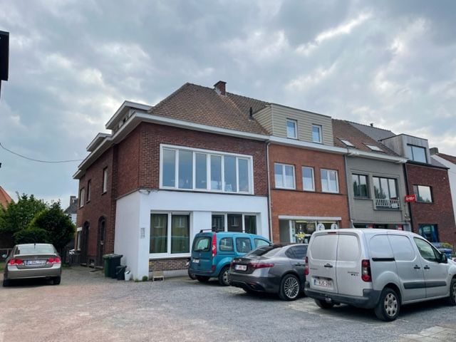 Te Renoveren appartement met staanplaats in Sint-Amandsberg foto 1